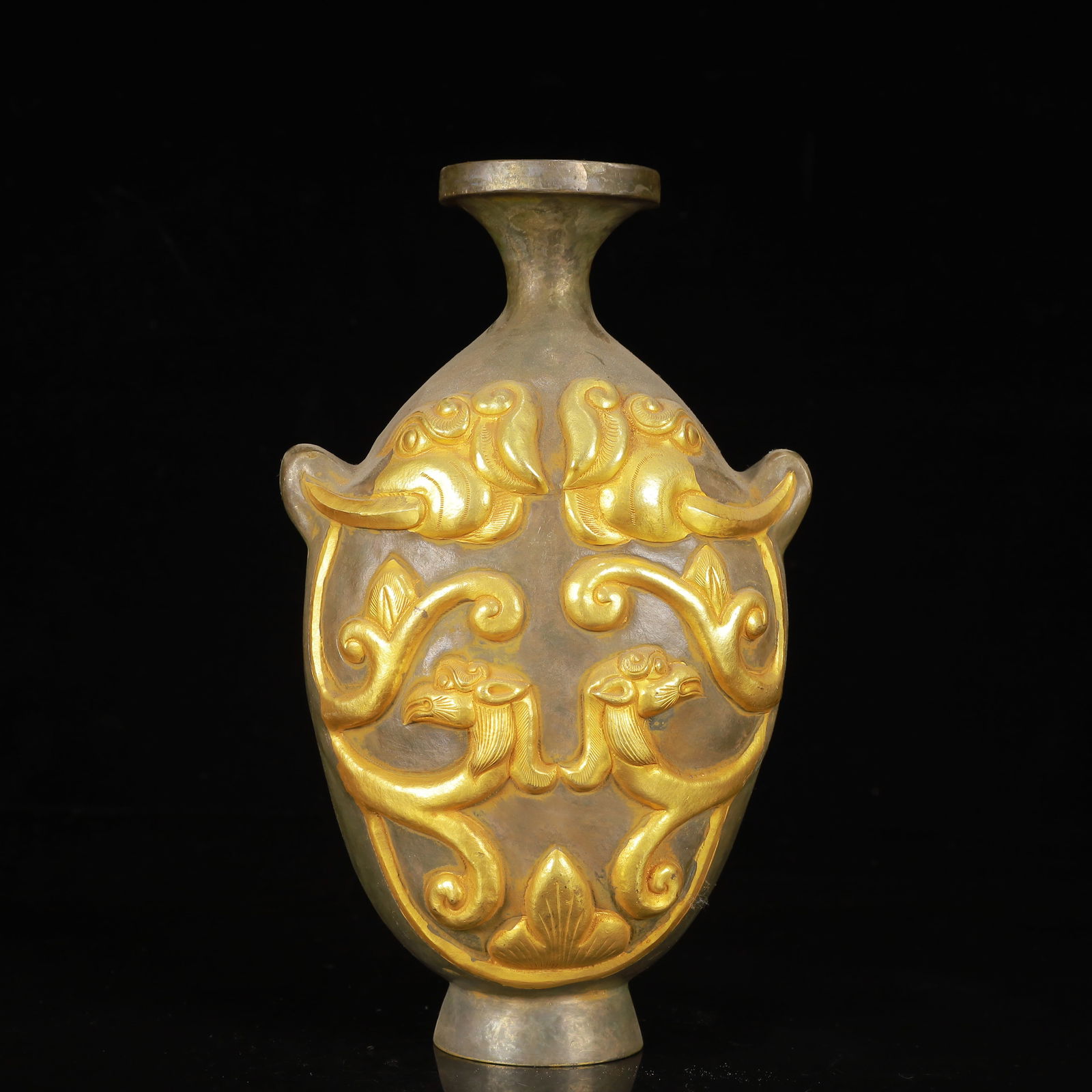 An Exquisite Gilt Silver Auspicious Beast Pattern Double-Ears Vase: An Exquisite Gilt Silver Auspicious Beast Pattern Double-Ears Vase,Tang Dynasty,China,Zhenguan Four-Character Mark,Size:5.1inx3.1inx8.7in,Weight:400g 银鎏金瑞兽纹&#