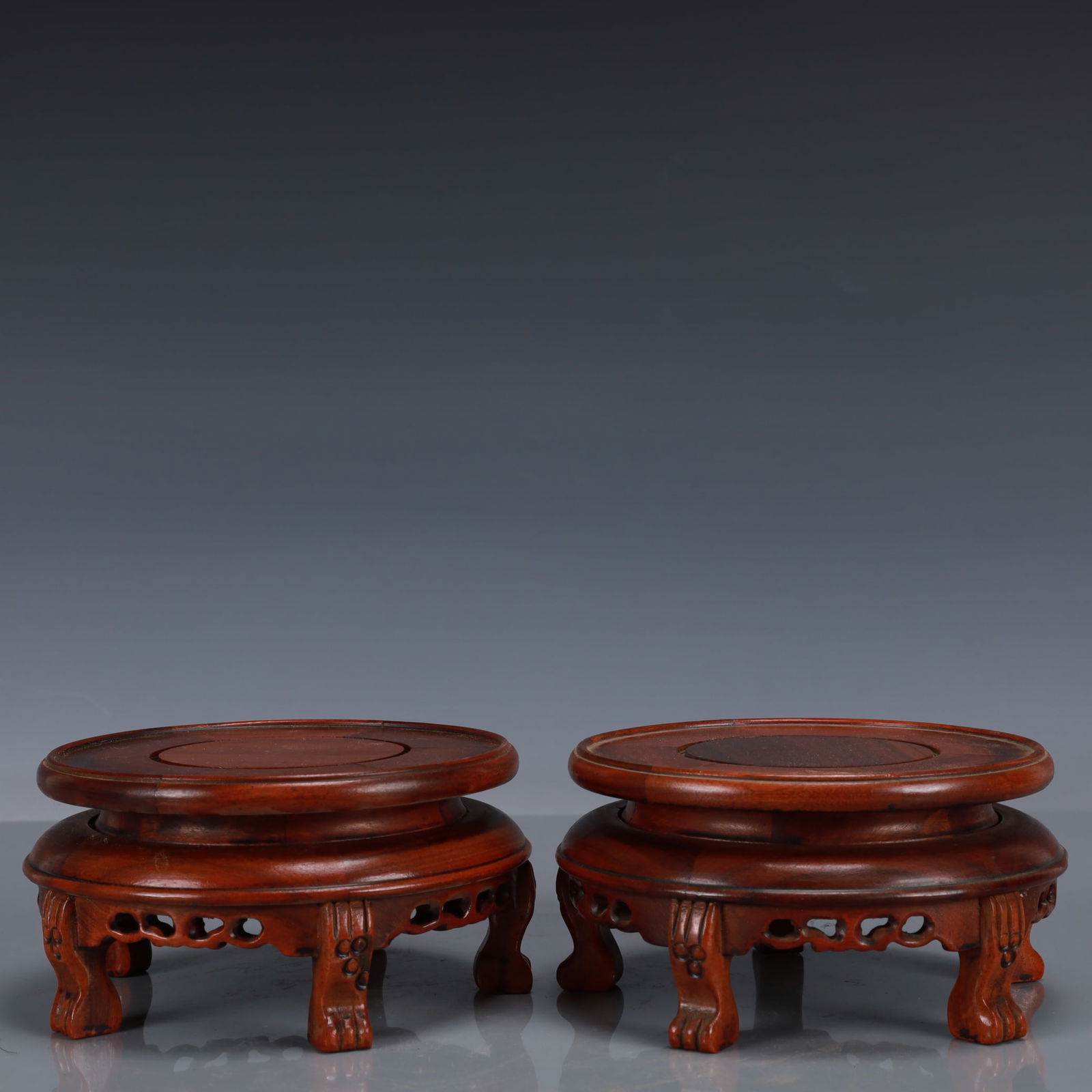 A Pair of Exquisite Boxwood Base: A Pair of Exquisite Boxwood Base,Qing Dynasty, China,Size:5.5inx3.1in,Weight:600g 黄杨木底座,中国清代