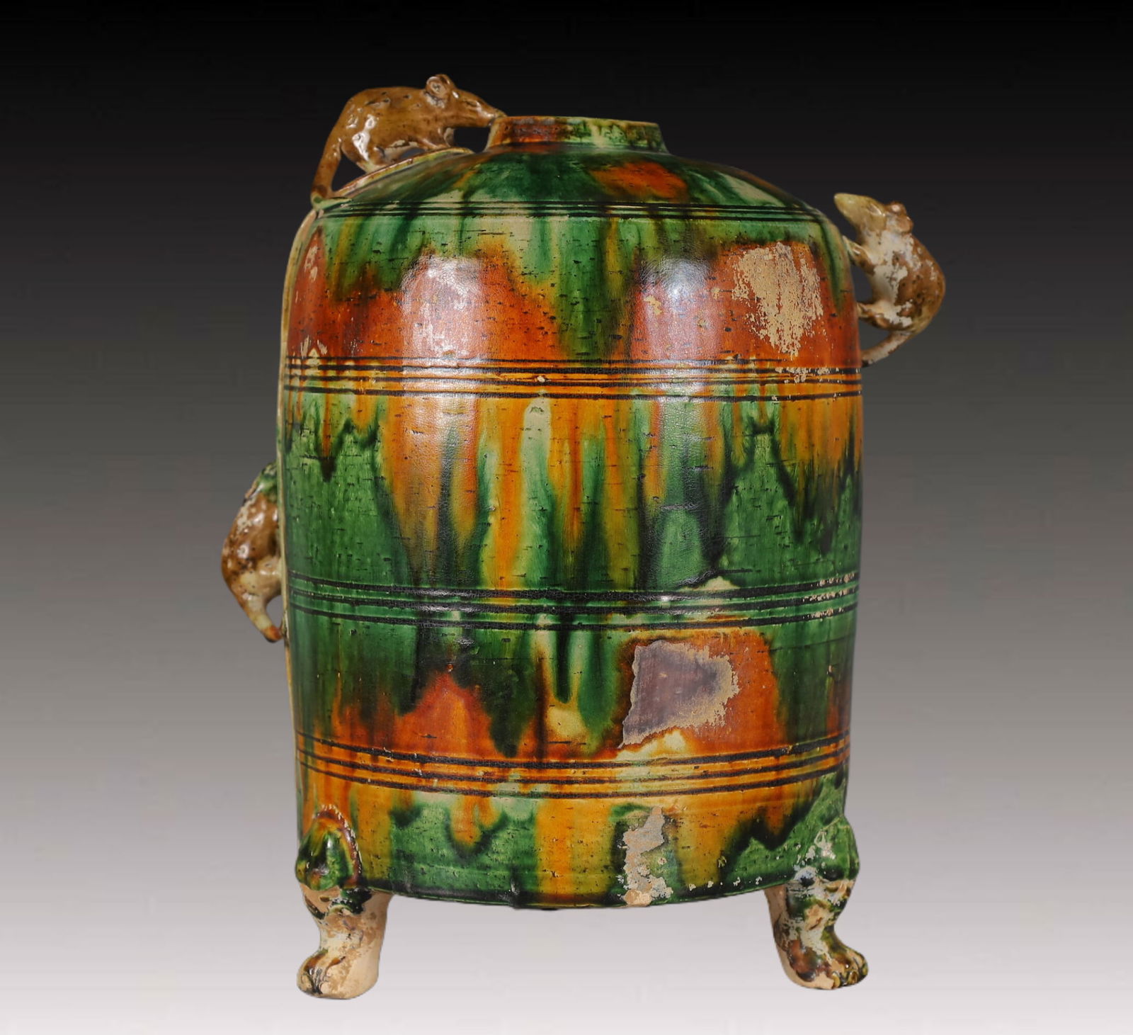 An Exquisite Tang Tri-Color Glazed Pottery Mouse Pattern Tripod Jar: An Exquisite Tang Tri-Color Glazed Pottery Mouse Pattern Tripod Jar,Tang Dynasty, China,Size:6.7inx8.3inx10.2in,Weight:2350g 