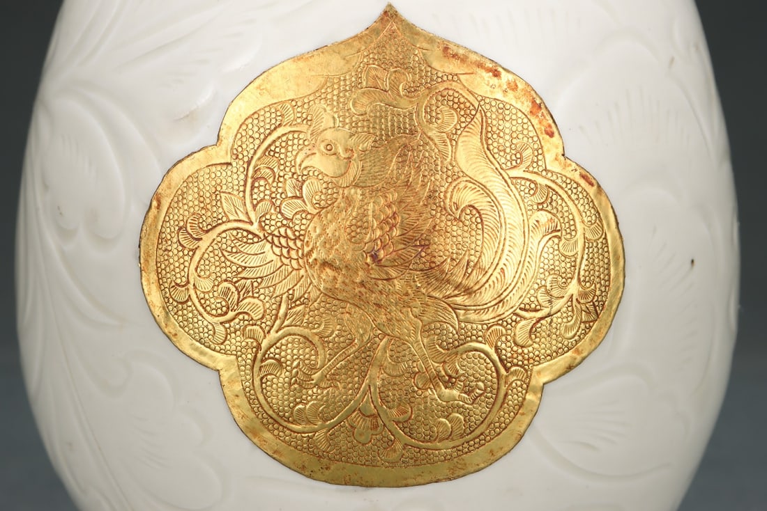 An Exquisite Ding yao White Glazed Phoenix Pattern Vase - 5