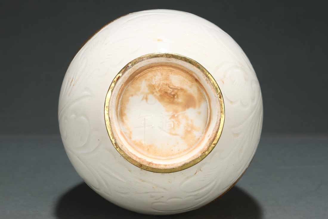 An Exquisite Ding yao White Glazed Phoenix Pattern Vase - 8