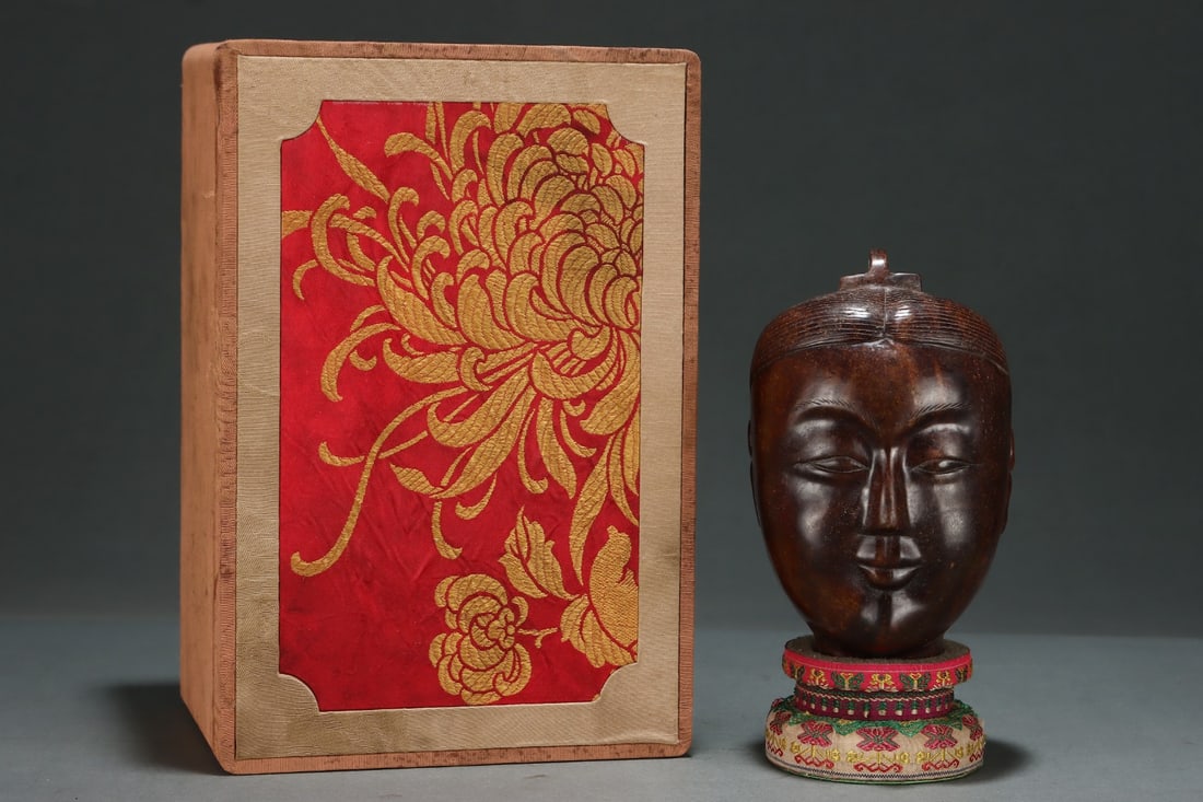 An Exquisite Archaic Jade Figure Ornament: An Exquisite Archaic Jade Figure Ornament,Size:3.9inx4.1inx6.3in,Ancient Time,China 高古玉人物摆件,中国远古时期