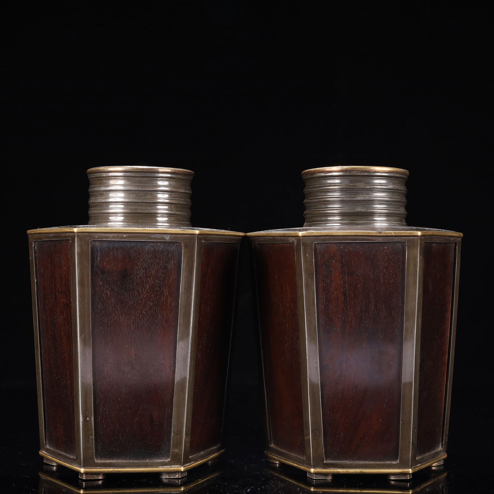 A Pair of Exquisite Tin Inlaid Zitanwood Bottles: A Pair of Exquisite Tin Inlaid Zitanwood Bottles,Qing Dynasty, China,With Mark,Size:4.7inx7.1in,Weight:3050g 
