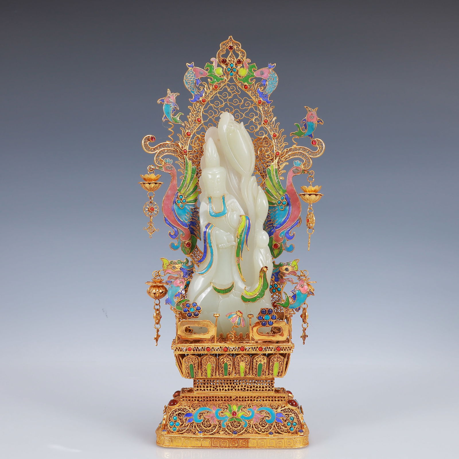 An Exquisite Filigree and Gilding Inlaid White Jade Statue of Avalokitesvara,Inlaid Gems: An Exquisite Filigree and Gilding Inlaid White Jade Statue of Avalokitesvara,Inlaid Gems,Qing Dynasty, China,Qianlong Four-Character Mark,Size:6.3inx2.4inx13.4in,Weight:850g 