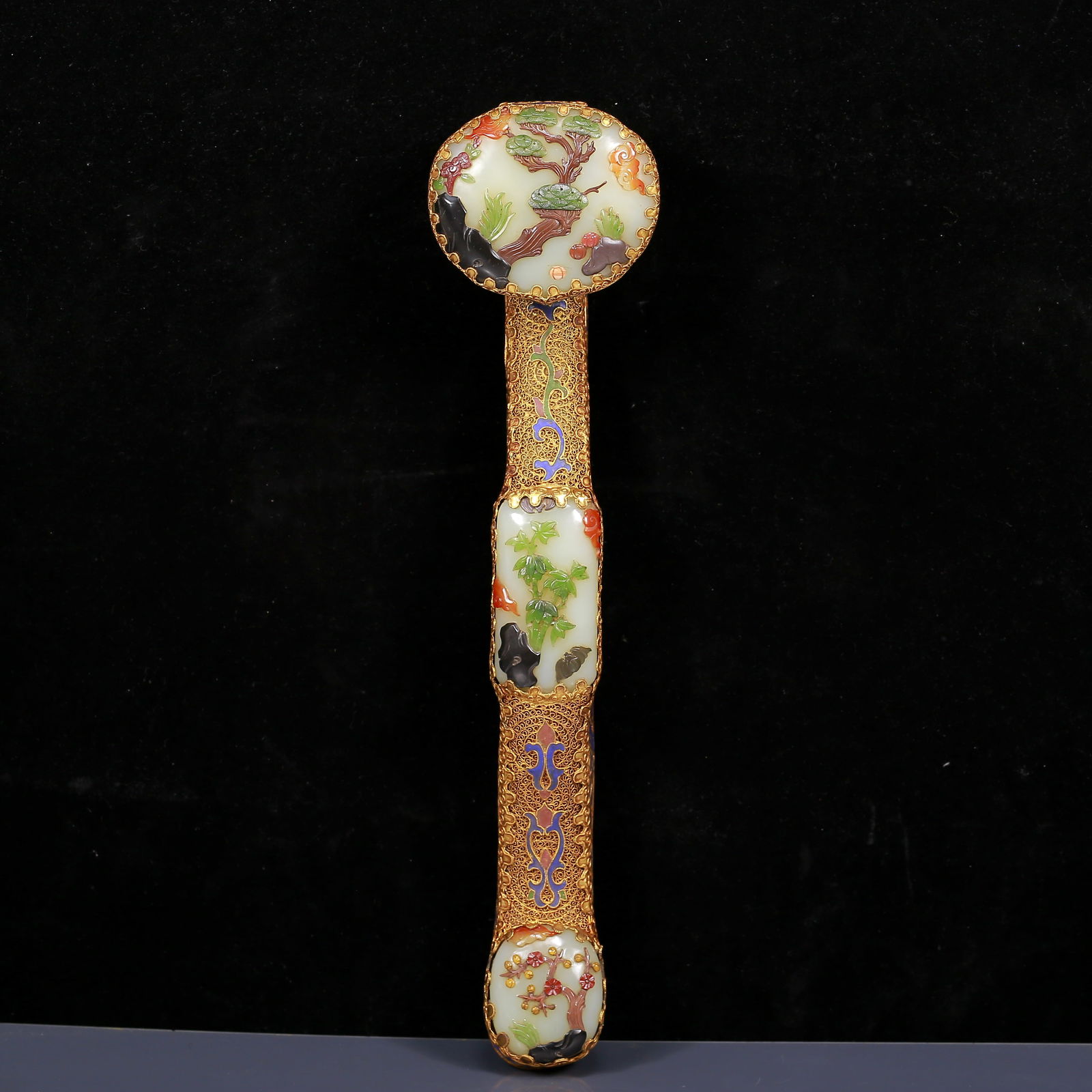 A Huge White Jade Inlaid silver-gilt Bats and Peach Pattern Ruyi: A Huge White Jade Inlaid silver-gilt Bats and Peach Pattern Ruyi, Qing Dynasty, China,Qianlong Four-character Mark,Size: 15.7inx3.9inx3.1in,Weight:1455g 
