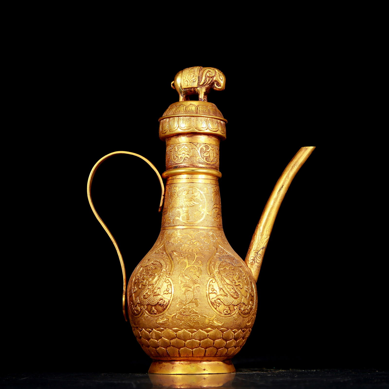 An exquisite gilt bronze ewer with dragon pattern: An exquisite gilt bronze teapot with dragon pattern, Qing Dynasty, China. The surface has been carefully carved, vividly demonstrating the superb skills of the craftsman. It has its own unique meaning