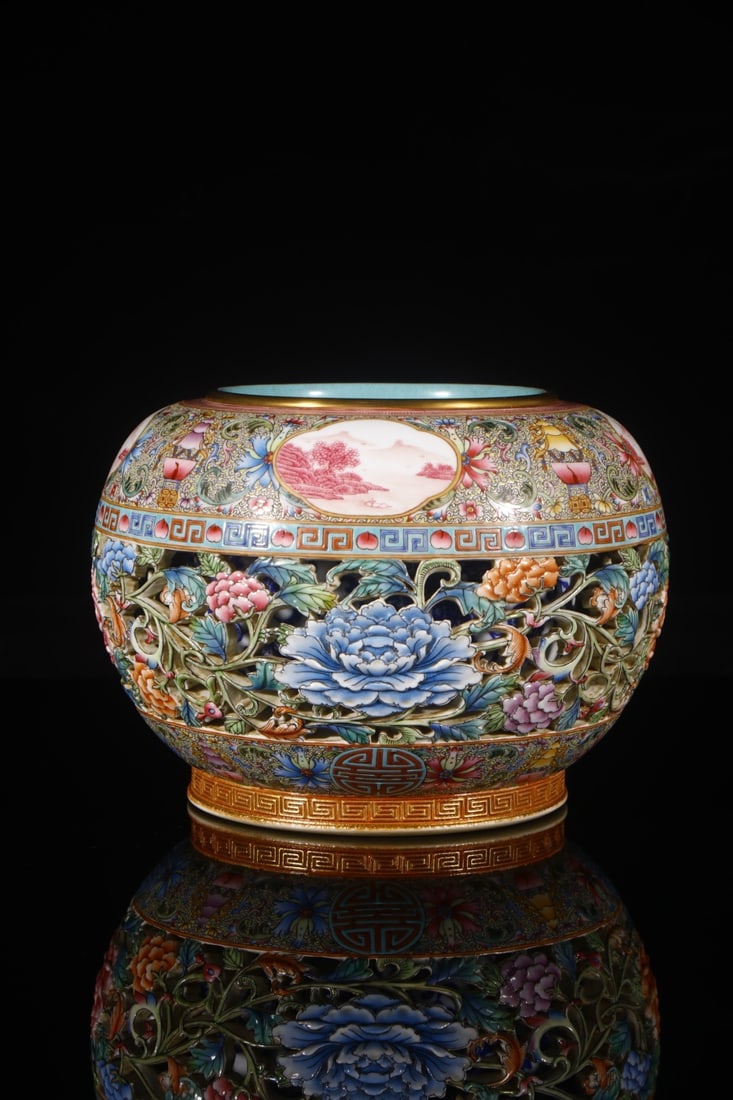 An Exquisite Enamel Hollow Flower Pattern Brush Washer: An Exquisite Enamel Hollow Flower Pattern Brush Washer,Qing Dynasty,China,Qianlong Four-character Mark,Size:5.3inx4.7in 