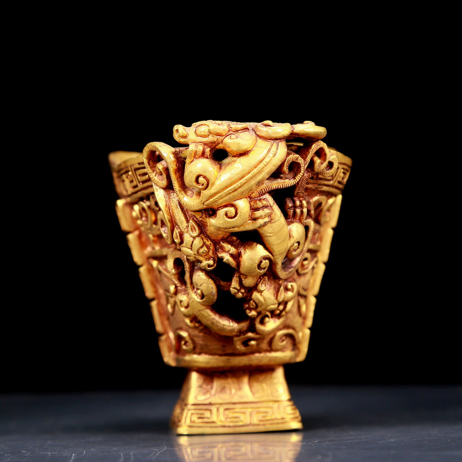 An exquisite gilt bronze cup with dragon pattern - 3