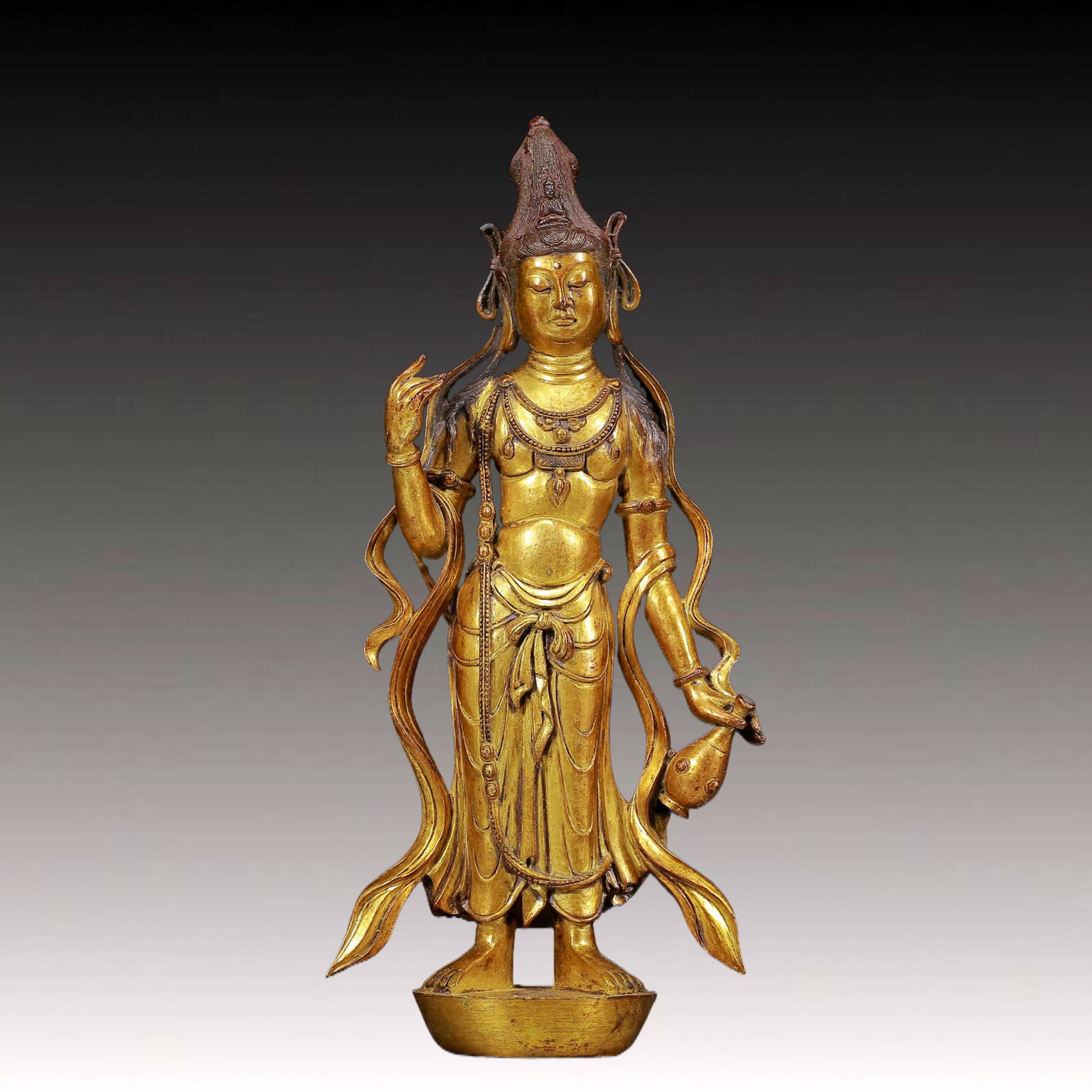 A Solemn Gilt Bronze Statue of Avalokitesvara: A Solemn Gilt Bronze Statue of Avalokitesvara,Ming Dynasty, China,Size: 3.9inx2inx9.1in,Weight:870g 铜鎏金观音像，明代