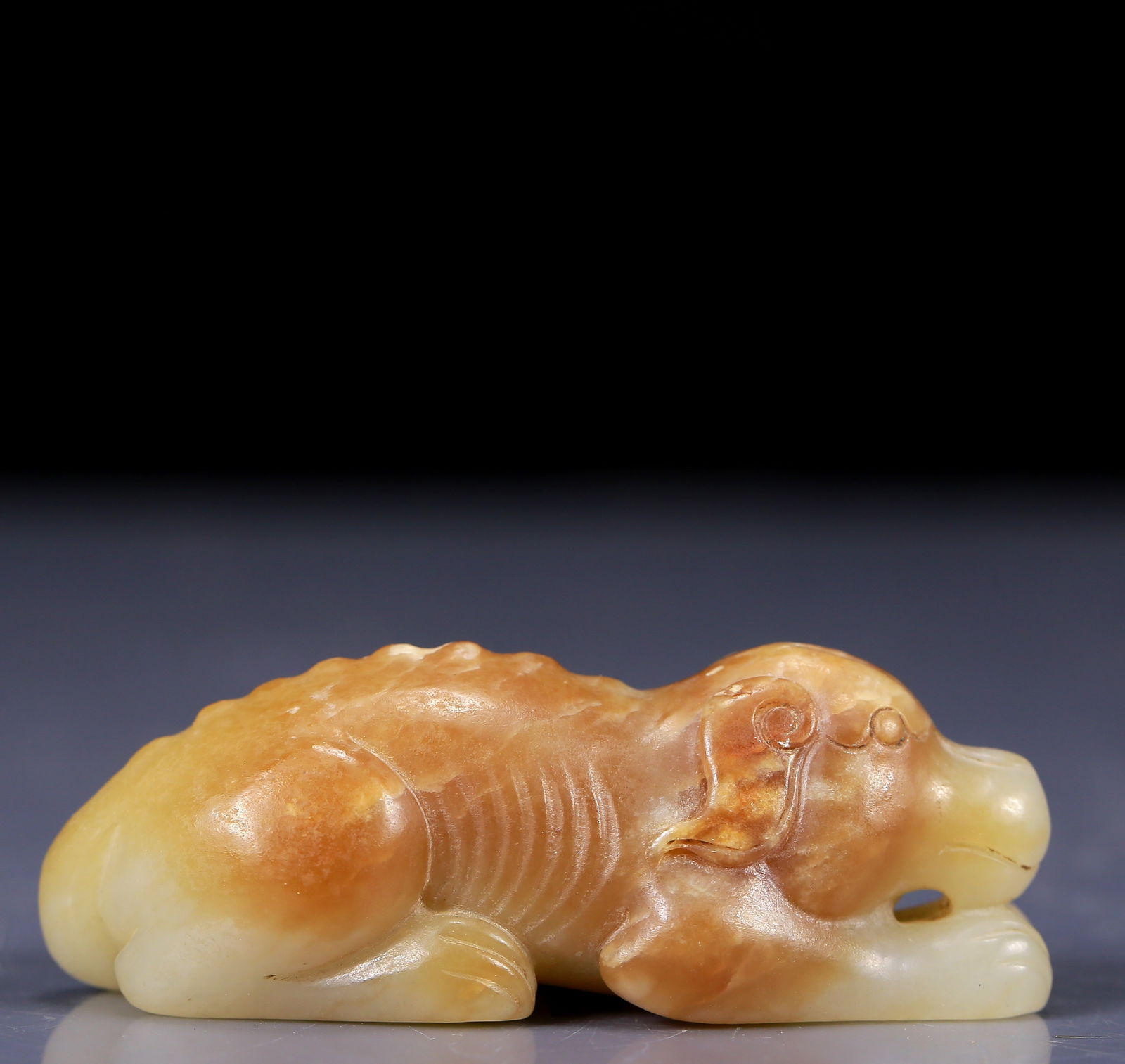 An Exquisite White Jade Dog Ornament (1 of 7)