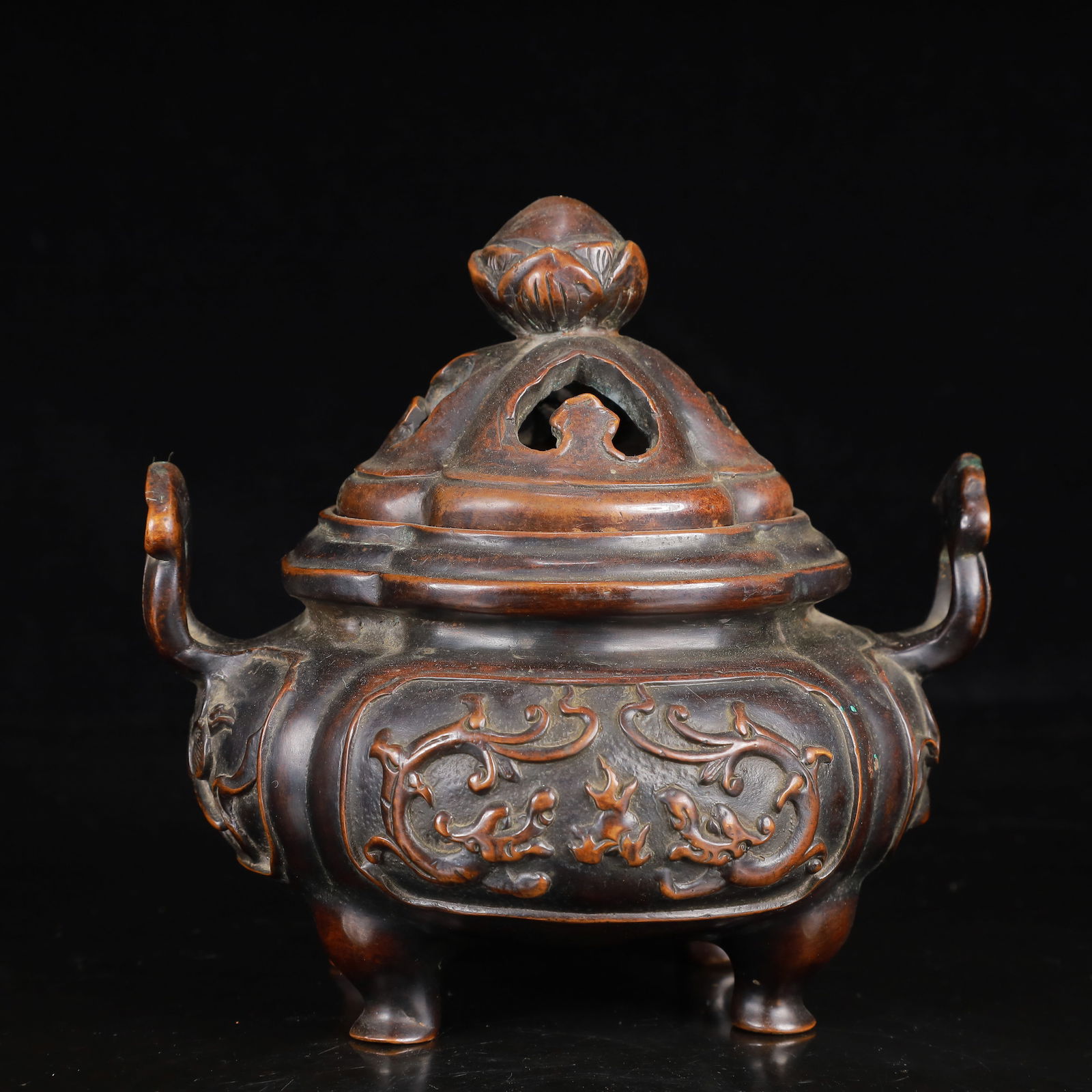 A Rare Bronze Chi-Dragon Pattern Double-Ears Censer: A Rare Bronze Chi-Dragon Pattern Double-Ears Censer,Ming Dynasty,China,With Mark,Size:6.3inx5.1inx6.1in,Weight:2800g 铜螭龙纹双耳香炉,中国&#