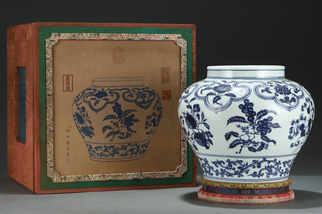 An Exquisite Blue and White Melon and Fruit Pattern Jar: An Exquisite Blue and White Melon and Fruit Pattern Jar,Yuan Dynasty,China,Size:10.7inx12.6in 青花瓜果纹罐,中国元代