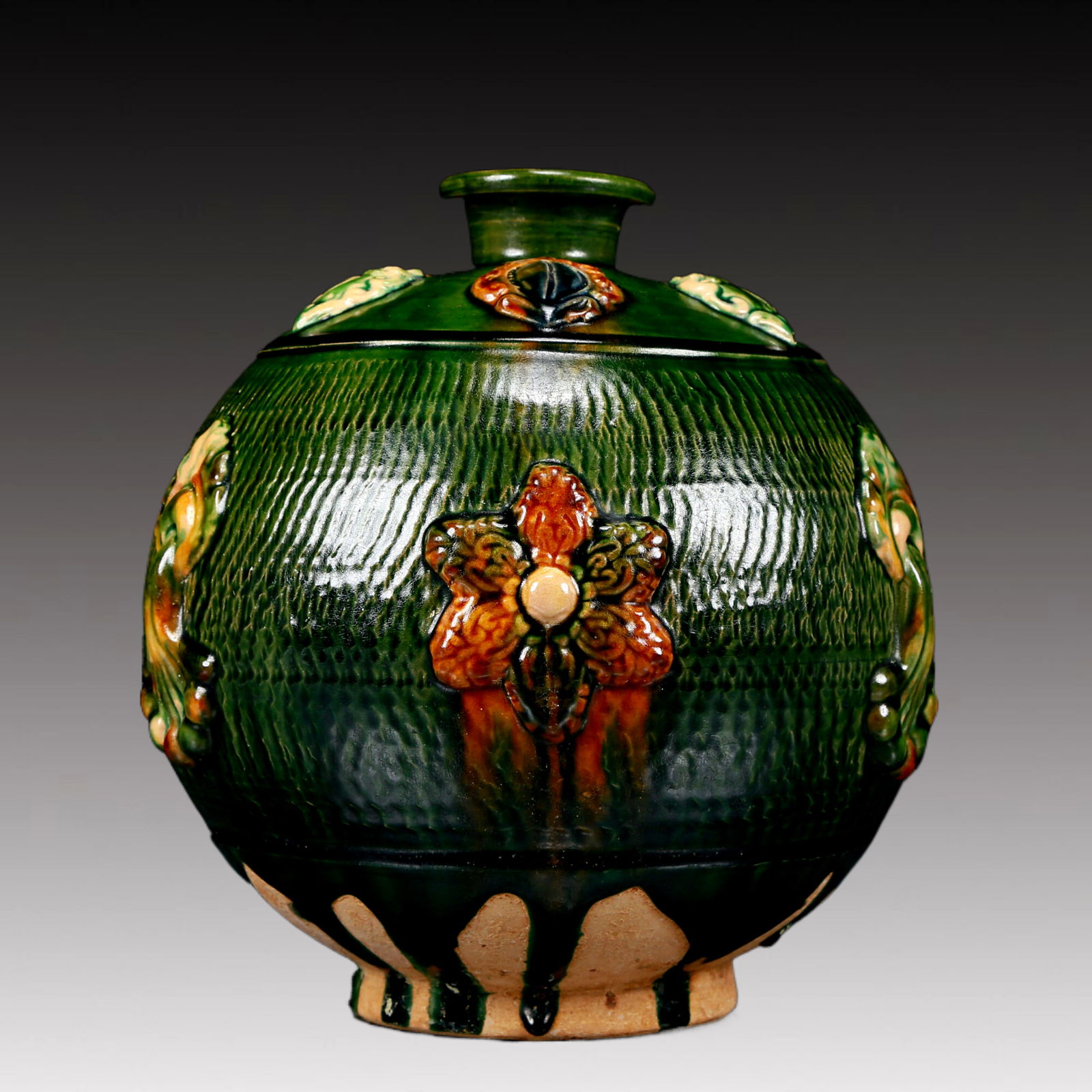 A Rare Tang Tri-Color Glazed Pottery Flower Pattern Jar (1 of 6)