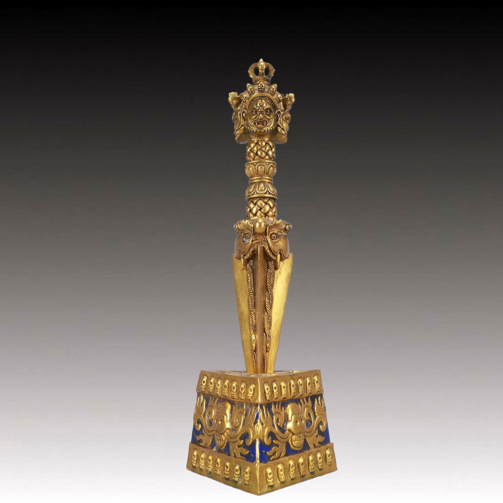 A Rare Gilt Bronze Vajry Pestle: A Rare Gilt Bronze Vajry Pestle,Qing Dynasty, China,Size:3.9inx11in,Weight:1300g 铜鎏金金刚杵,中国清代