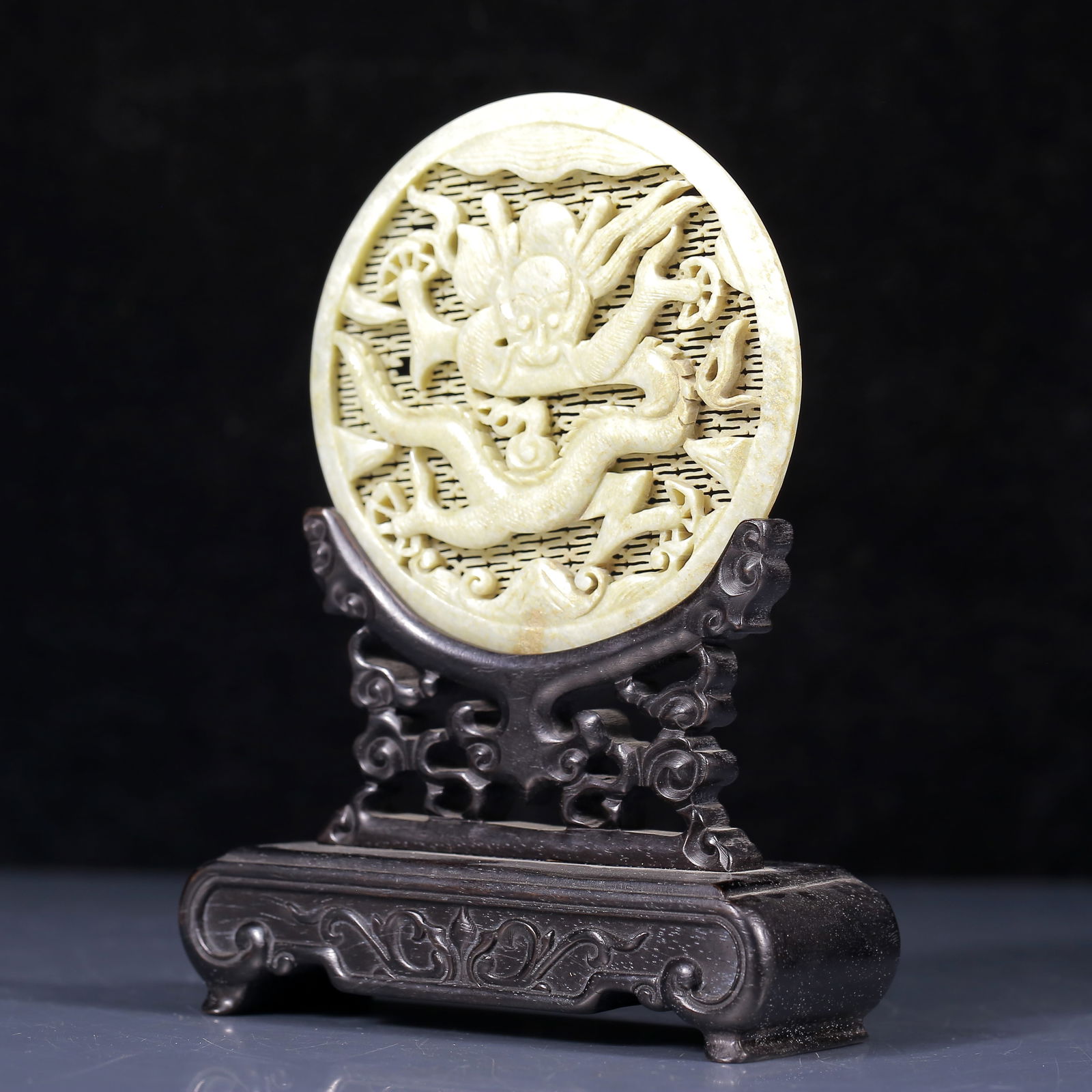 An Exquisite White Jade Dragon Pattern Table Screen - 3