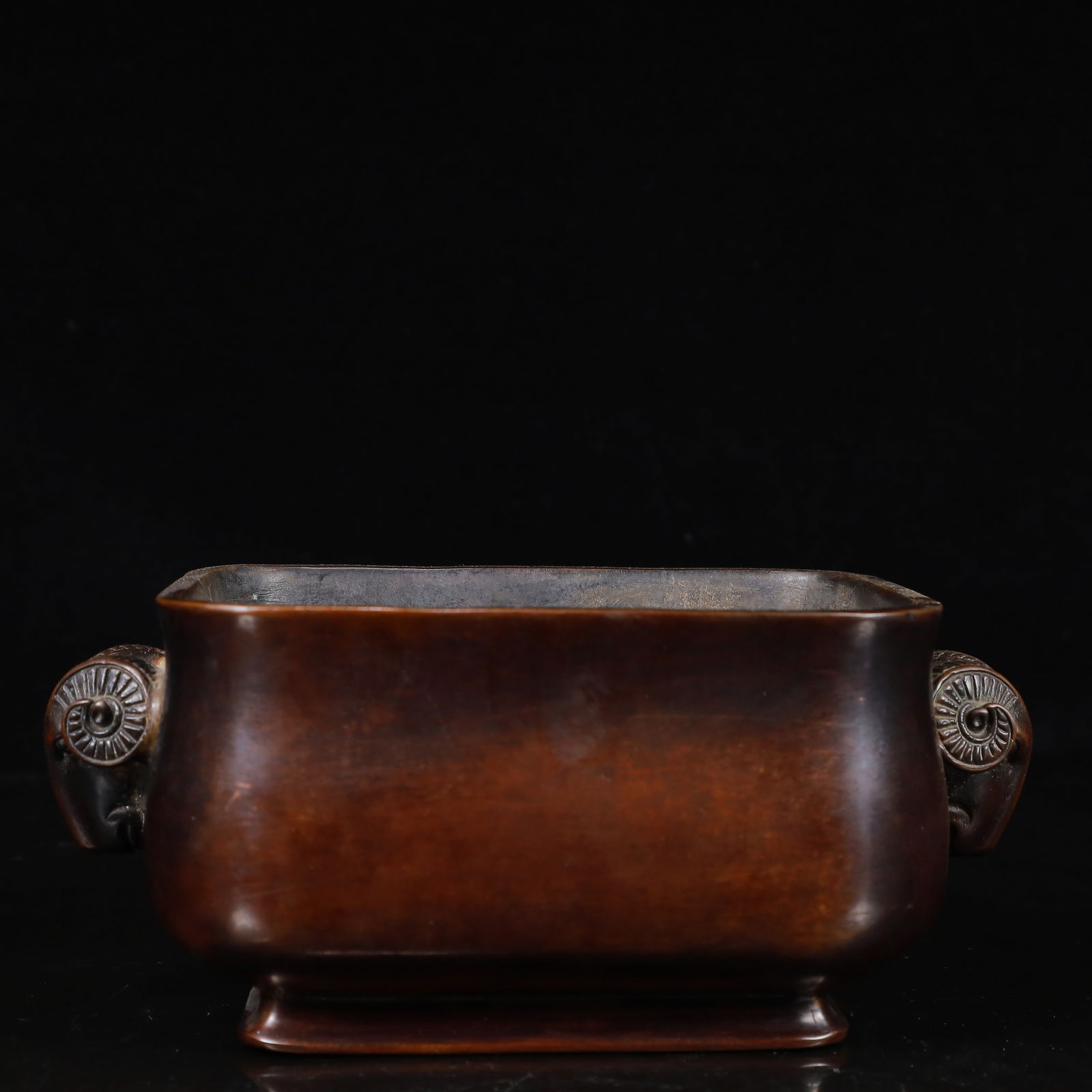 A Rare Bronze Elephant-Ears Censer: A Rare Bronze Elephant-Ears Censer,Ming Dynasty,China,Xuande Six-character Mark,Size:7.9inx4.7inx3.5in,Weight:2900g 