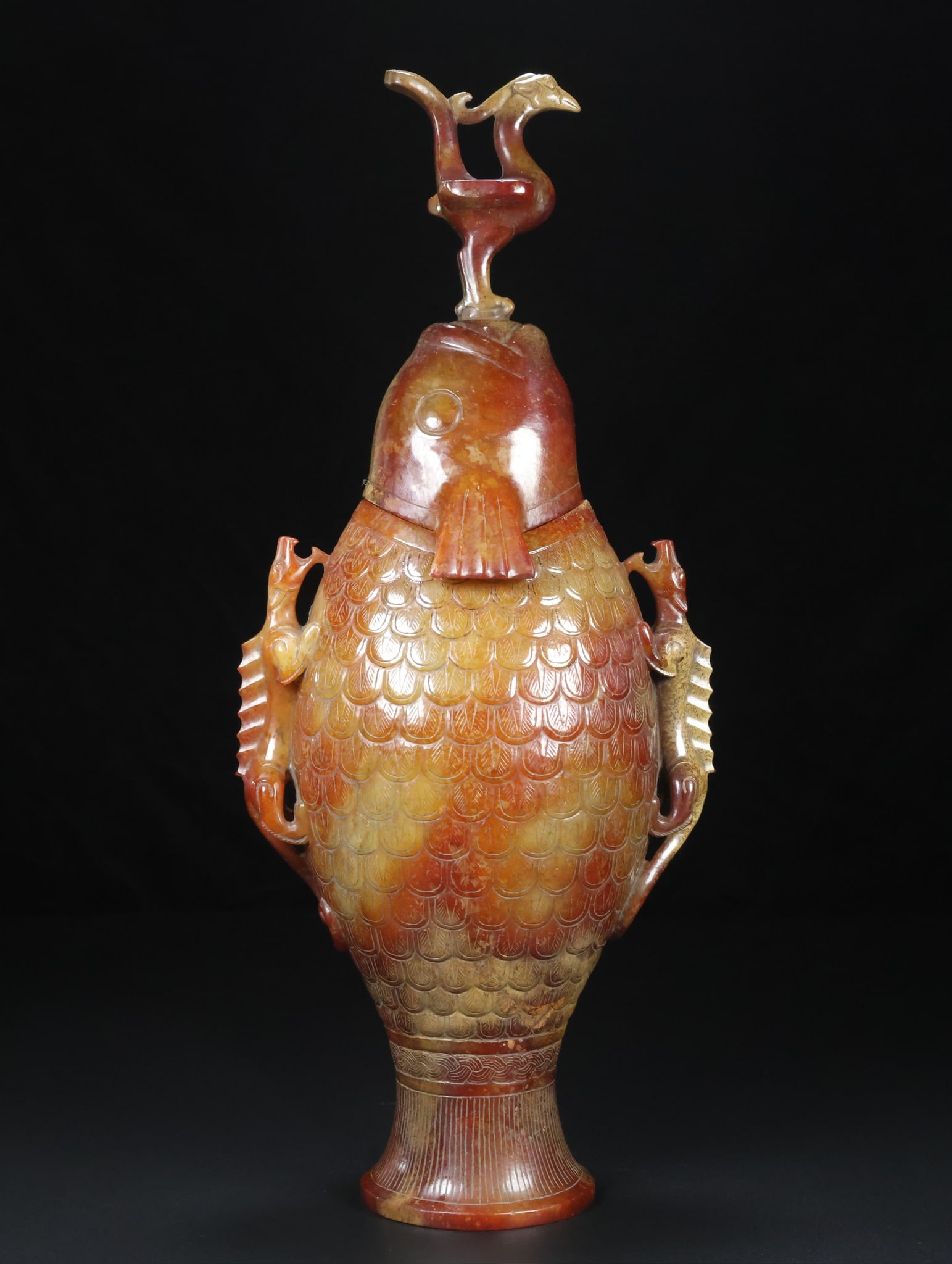 An Archaic Gaogu yu Fish Pattern Vase: An Archaic Gaogu yu Fish Pattern Vase,Ancient Time, China, Size:5.1inx3.1inx12.2in, Weight:1055g 高古玉鱼纹瓶,中国远古时期,