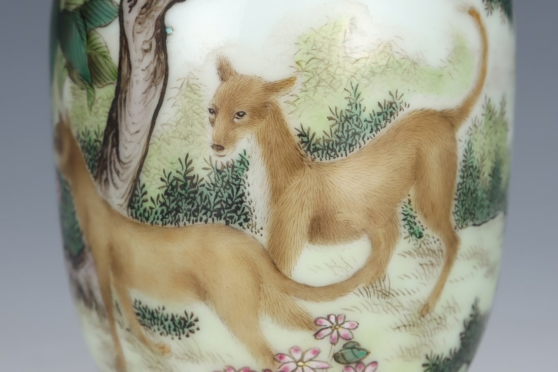 An Exquisite Enamel Pine and Deer Pattern Vase - 5