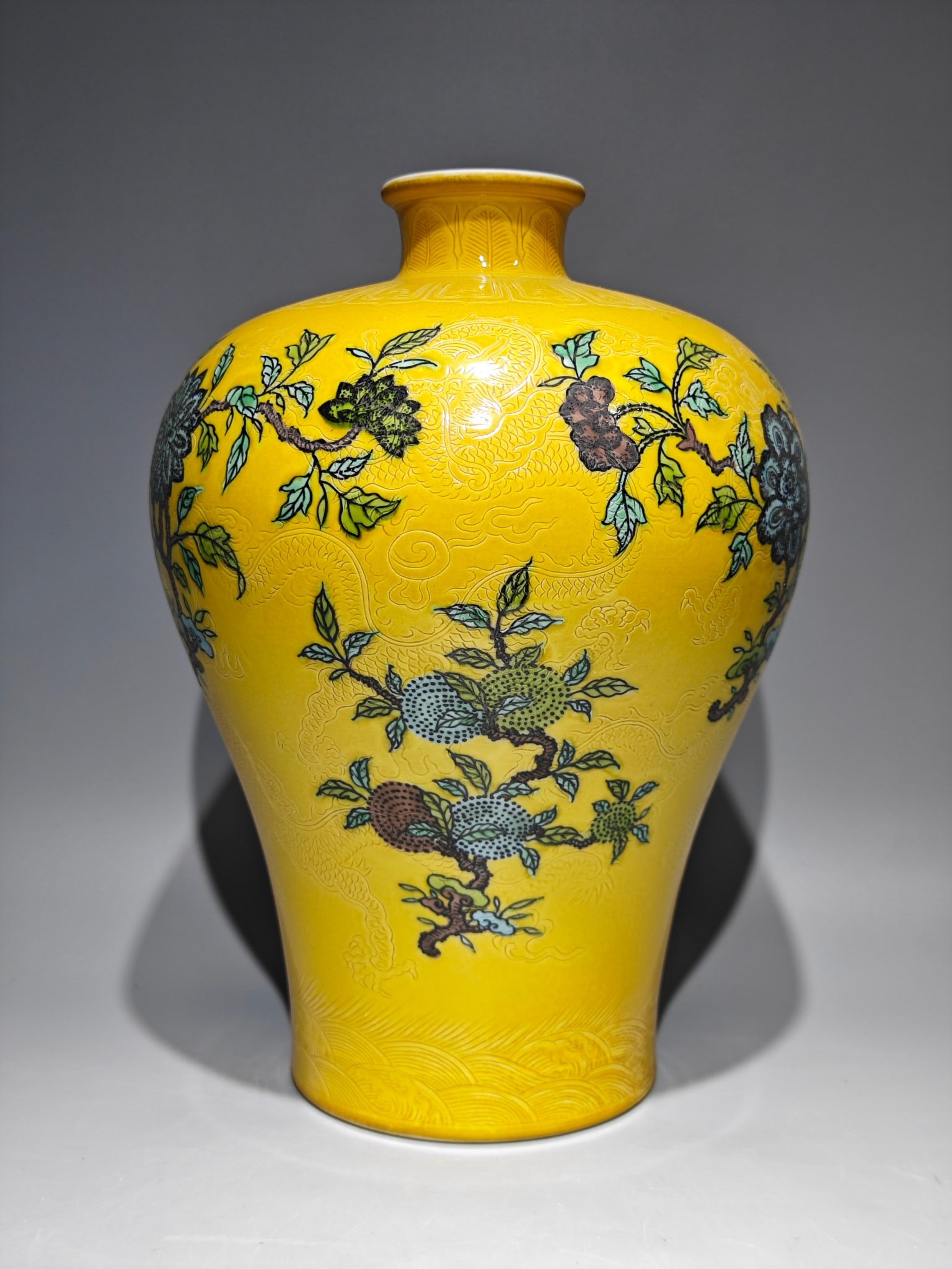 A Rare Biscuit Flower Pattern Vase - 2