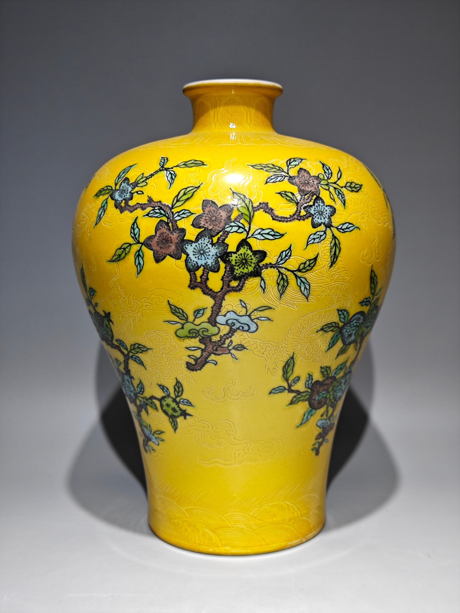 A Rare Biscuit Flower Pattern Vase - 5