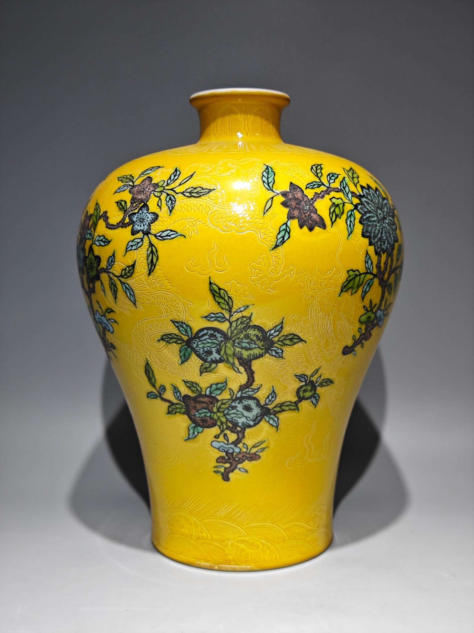 A Rare Biscuit Flower Pattern Vase - 6