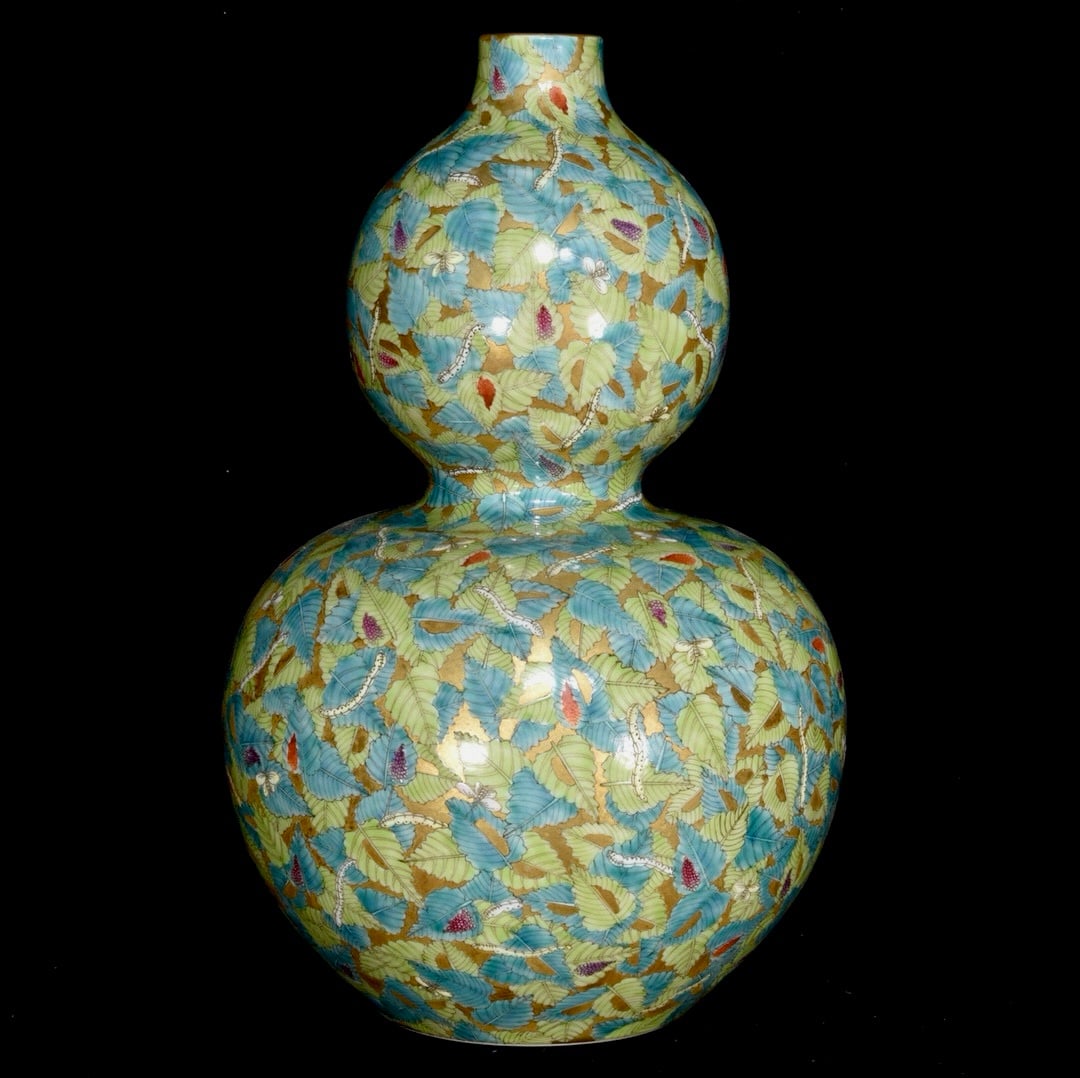 An Exquisite Famille-Rose Leaf Pattern Gourd-Shaped Vase (1 of 9)
