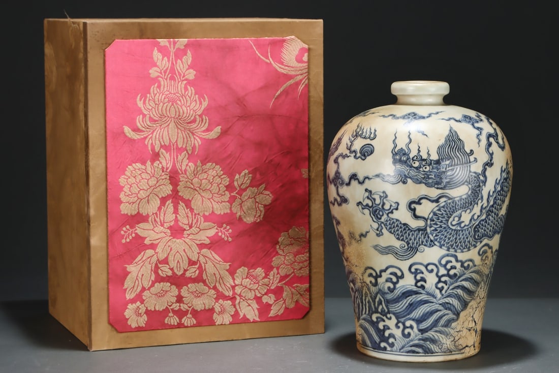 An Exquisite Blue and White Seawater and Dragon Pattern Vase: An Exquisite Blue and White Seawater and Dragon Pattern Vase,Ming Dynasty,China,Size:11.9inx8.3in 青花海水龙纹瓶,中国明代