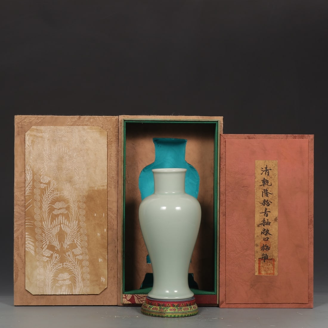 An Exquisite Celadon Glazed Vase - 2