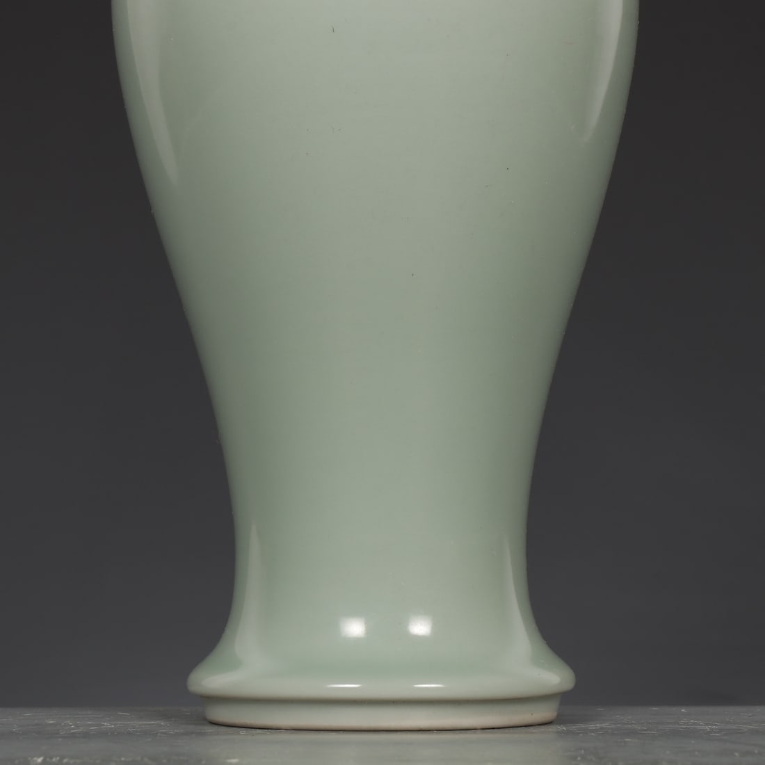 An Exquisite Celadon Glazed Vase - 4