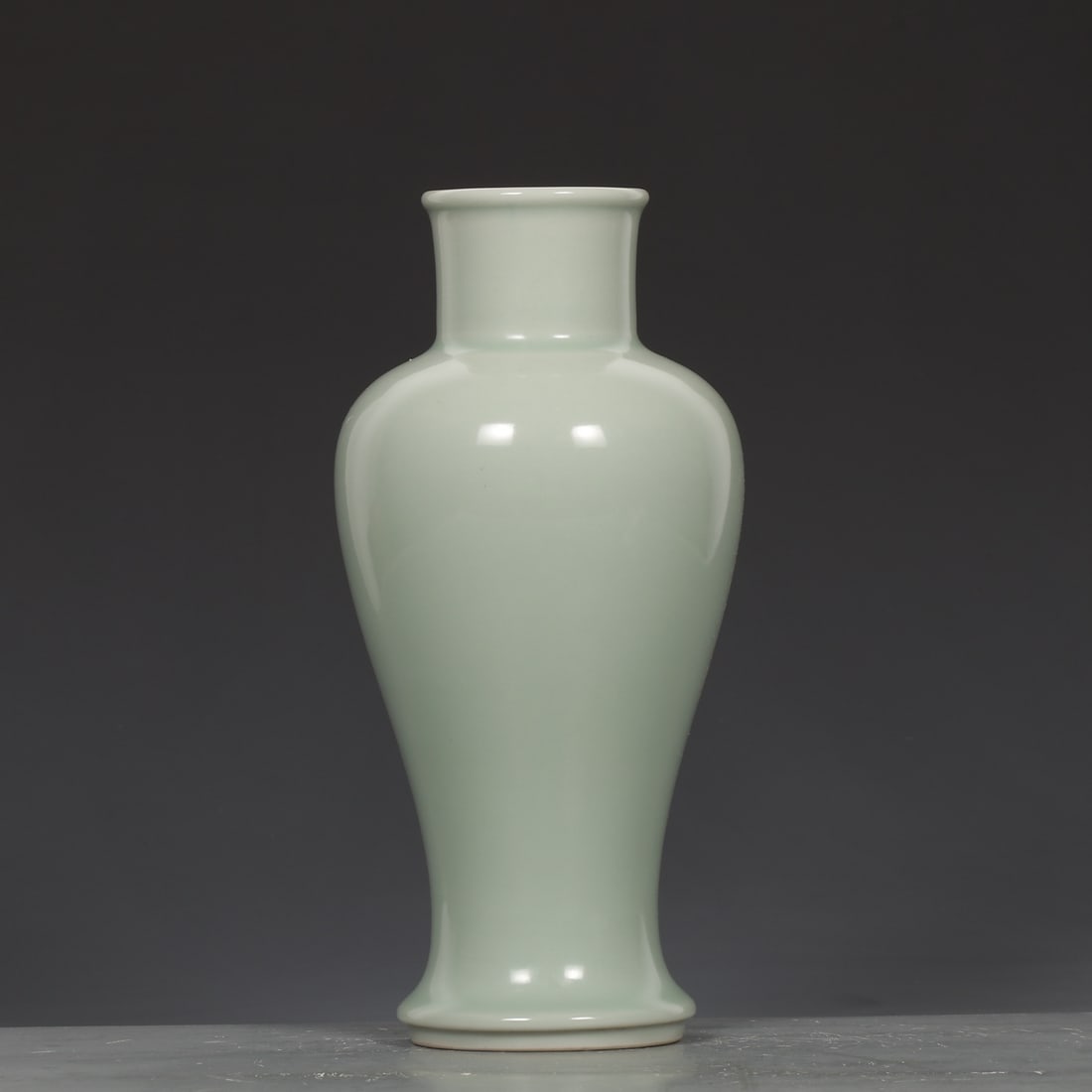 An Exquisite Celadon Glazed Vase - 5