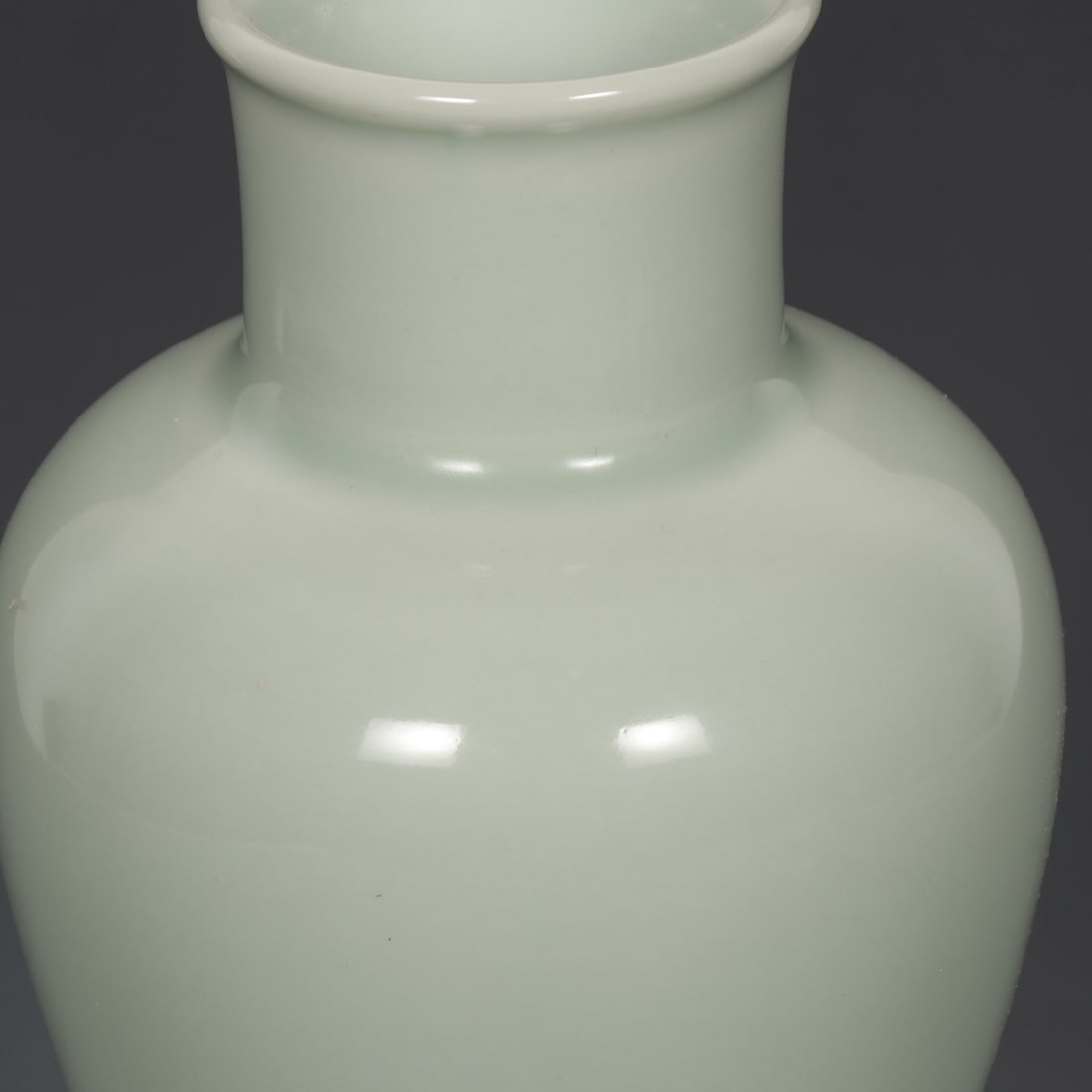 An Exquisite Celadon Glazed Vase - 6