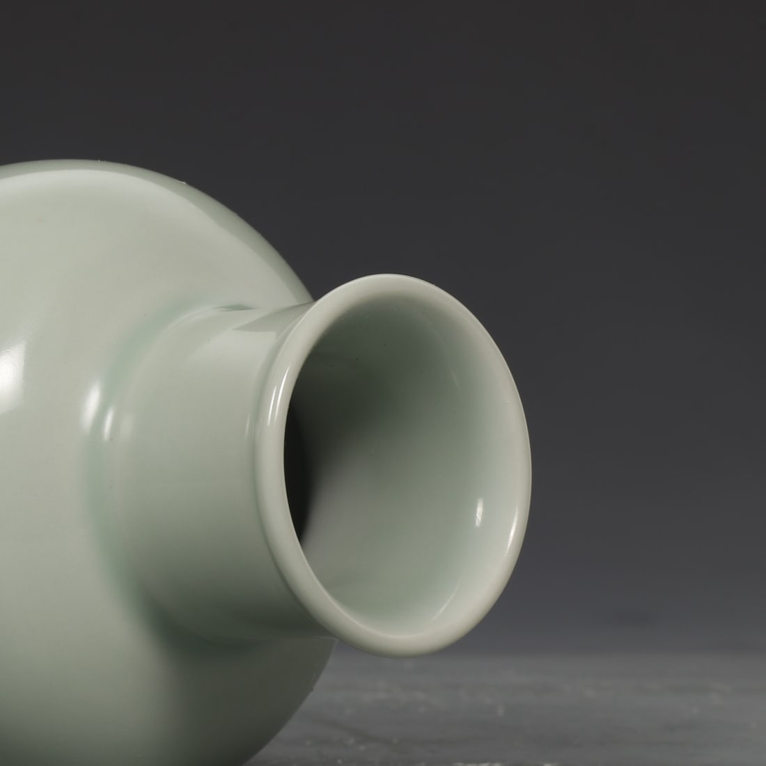 An Exquisite Celadon Glazed Vase - 8