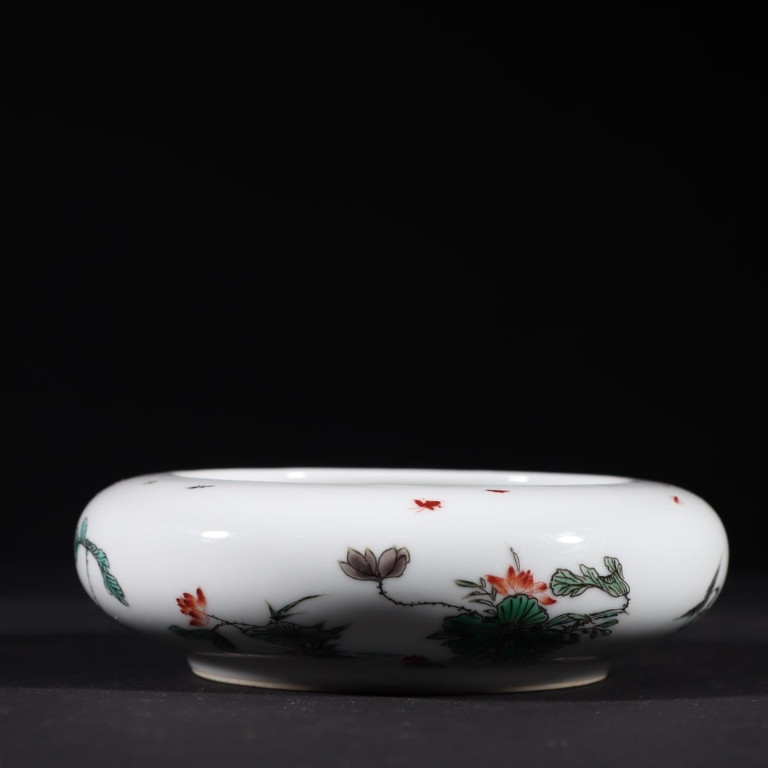 An Exquisite Wucai Flower and Butterfly Pattern Brush Washer: An Exquisite Wucai Flower and Butterfly Pattern Brush Washer,Qing Dynasty,China,Size:1.6inx4.7in 