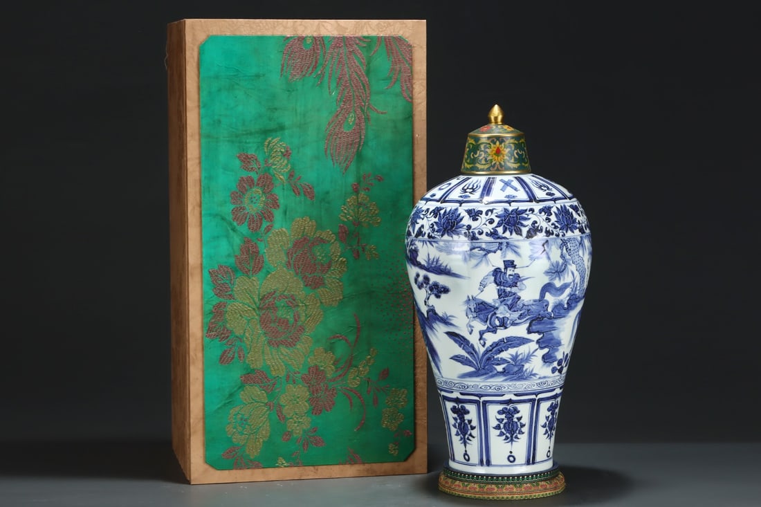 An Exquisite Blue and White Character and Story Pattern Bottle: An Exquisite Blue and White Character and Story Pattern Bottle,Yuan Dynasty,China,Size:20.1inx10.2in 