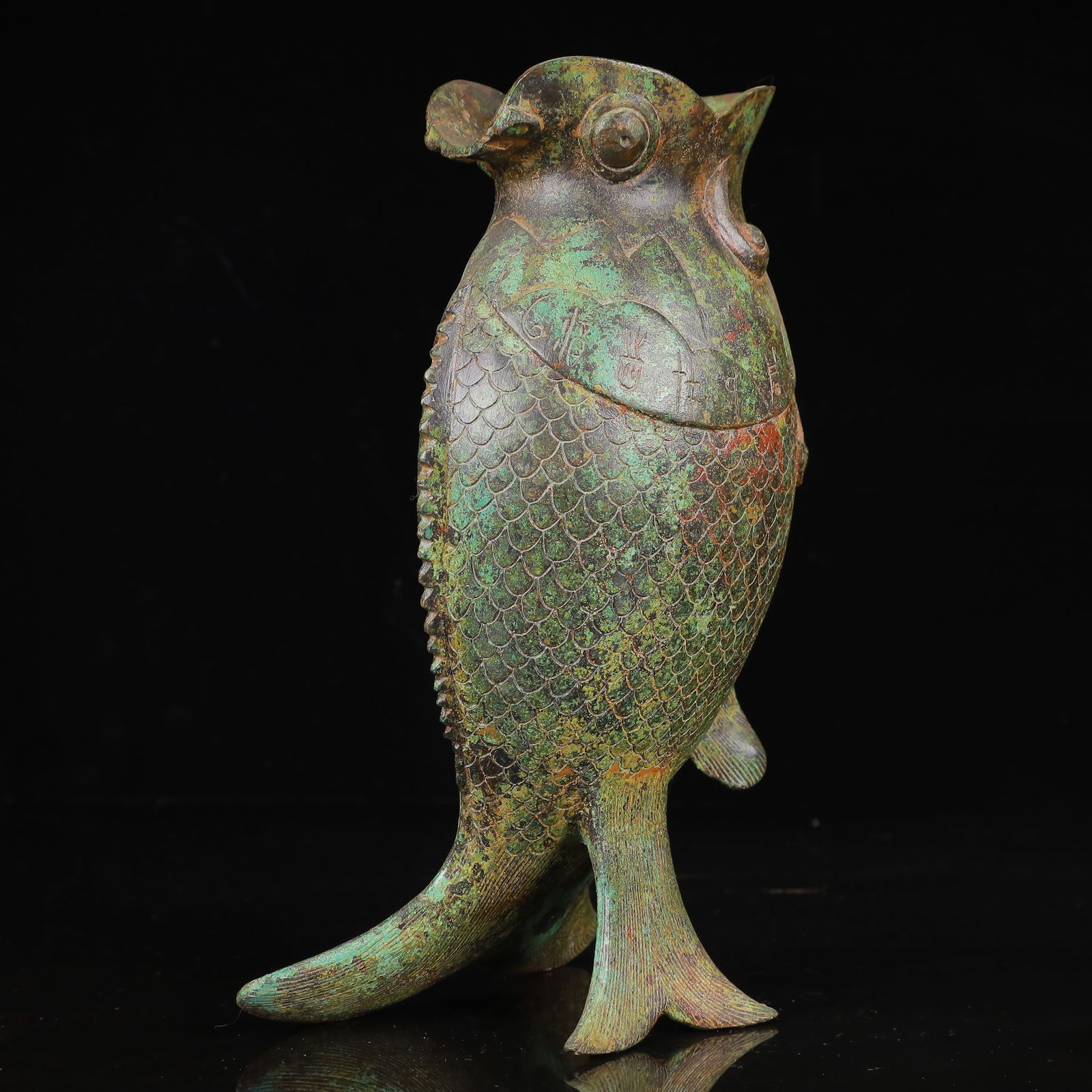 An Archaic Bronze Fish Pattern Vase - 7