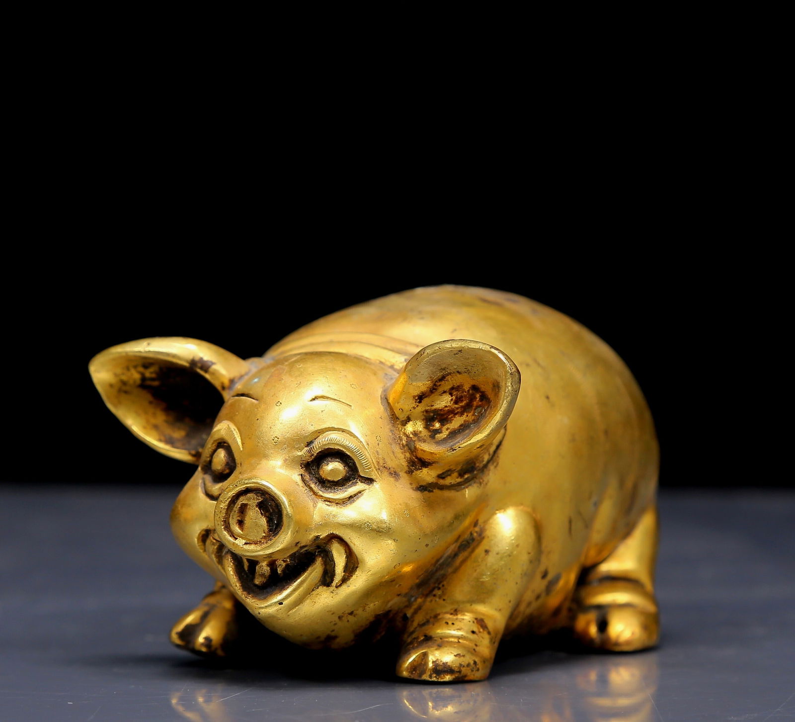An Exquisite Gilt Bronze Pig Ornament: An Exquisite Gilt Bronze Pig Ornament，Qing Dynasty, China，Size:3.1inx4.3inx2in，Weight:440g 铜鎏金猪摆件，清代