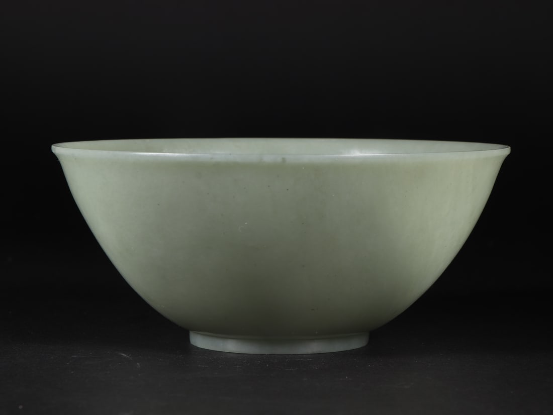 An Exquisite White Jade Bowl (1 of 9)