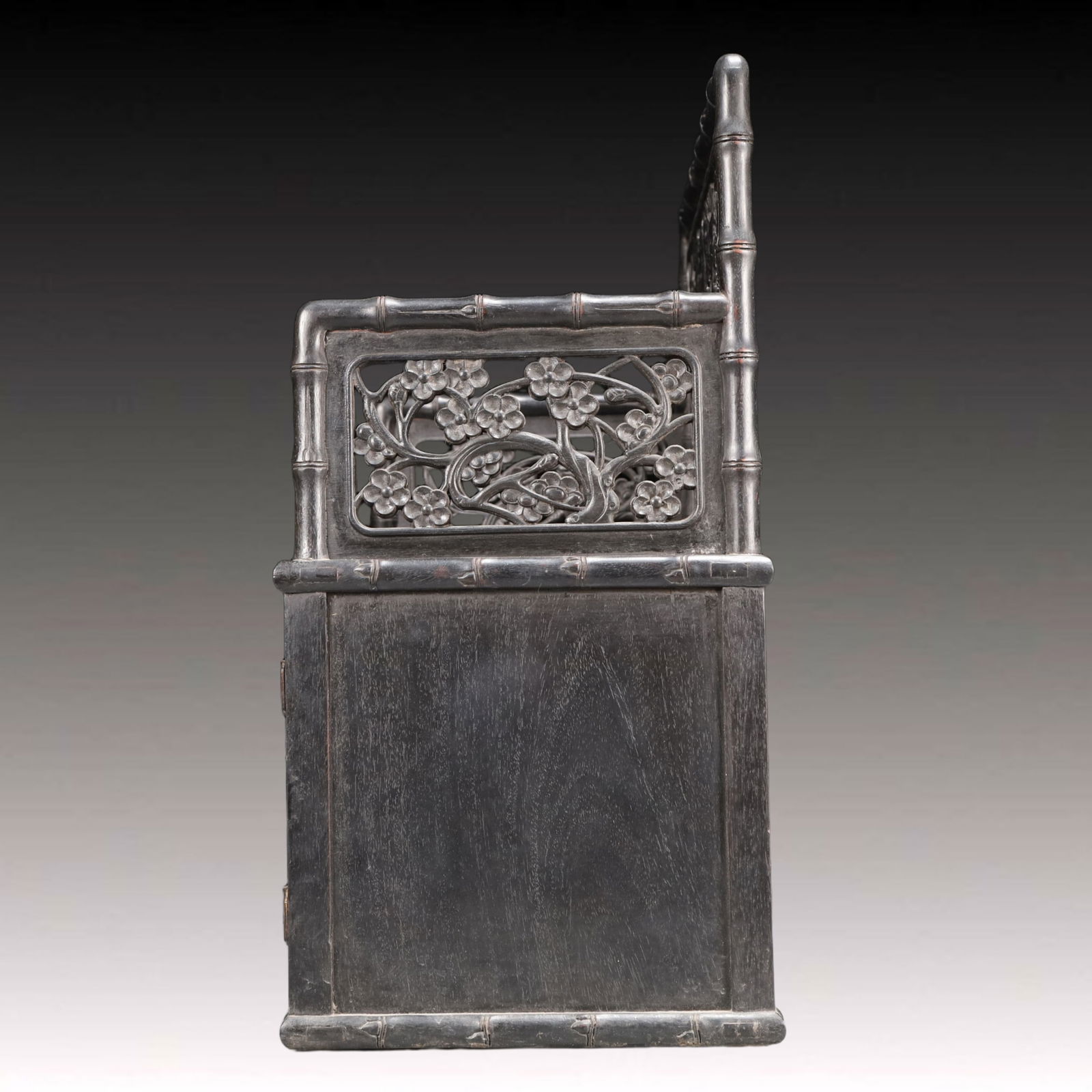 An Exquisite Eaglewood Figure Pattern Cabinet - 5