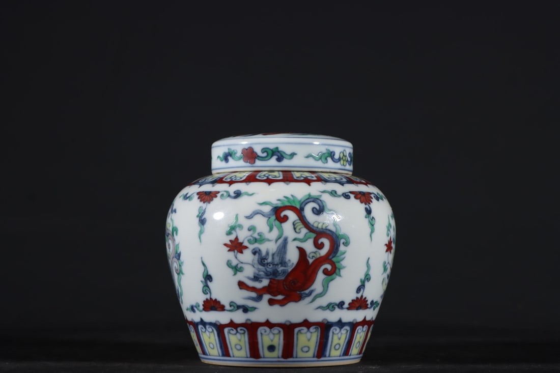An Exquisite Doucai Auspicious Beast Pattern Jar with Cover: An Exquisite Doucai Auspicious Beast Pattern Jar with Cover,Ming Dynasty,China,Size:3.5inx3.5in 斗彩瑞兽纹盖罐,中国明代