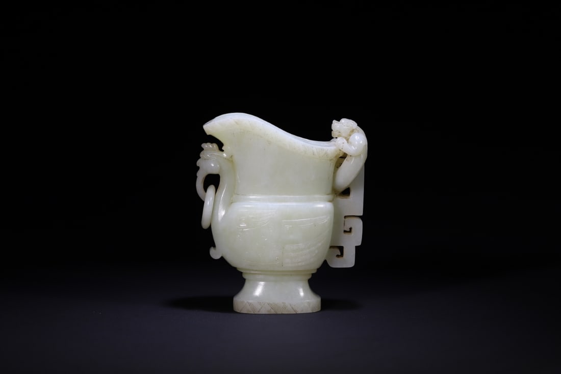 A Fine White Jade Phoenix Pattern Cup (1 of 7)