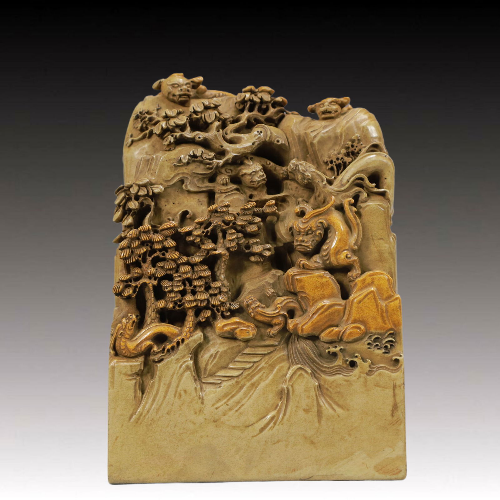 An Exquisite Shoushan Stone Carved Dragon Pattern Seal: An Exquisite Shoushan Stone Carved Dragon Pattern Seal,Qing Dynasty,China,Qianlong Mark,Size:4.1inx4.1inx5.9in,Weight:3450g 