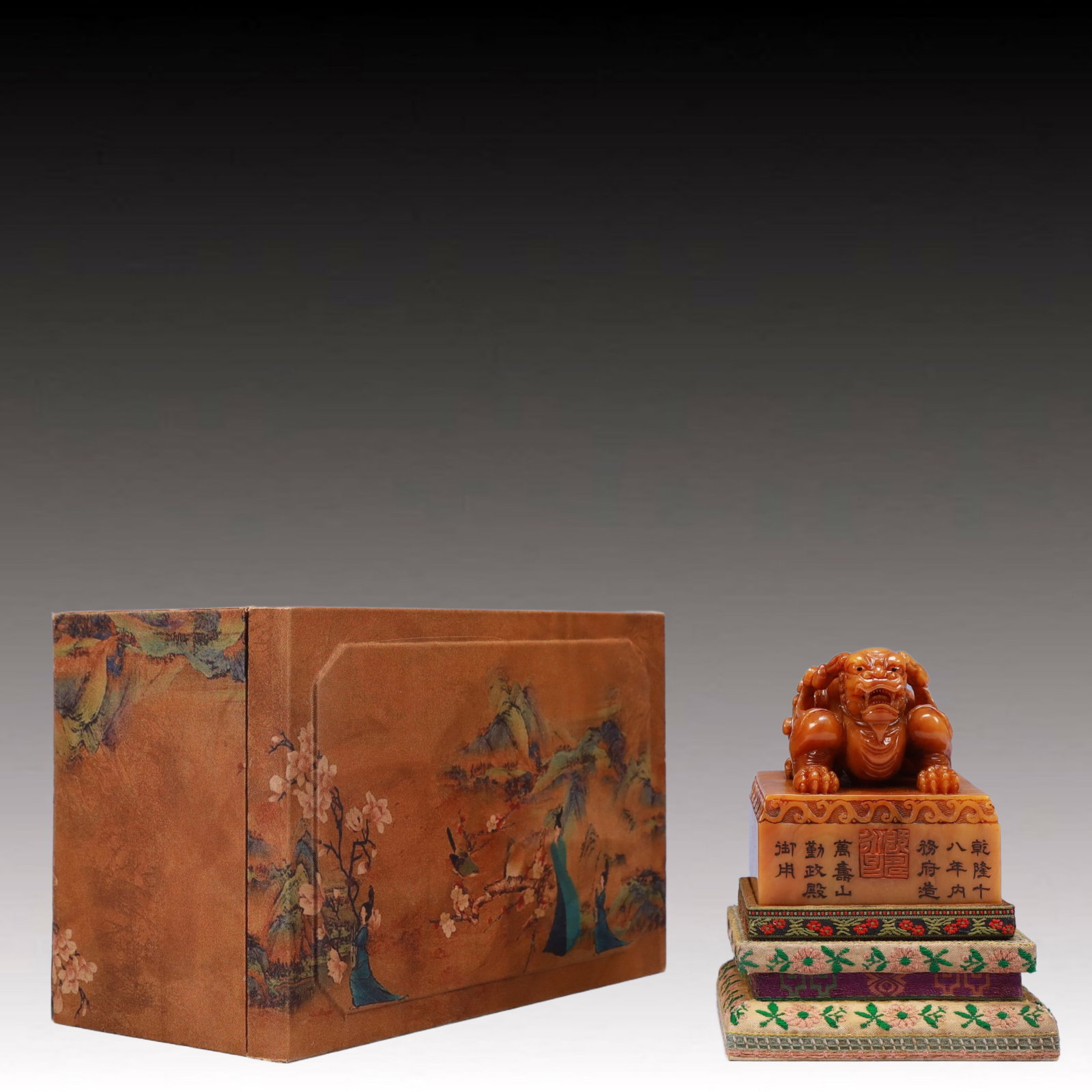 An Exquisite Tianhuang Stone Auspicious Beast Pattern Seal: An Exquisite Tianhuang Stone Auspicious Beast Pattern Seal,Qing Dynasty, China,Qianlong Mark,Size:3.1inx3.1inx3.4in,Weight:800g 田黄石瑞兽纹印章,中