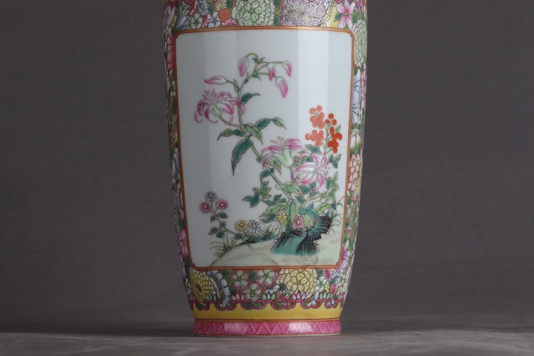 An Exquisite Enamel Flower Pattern Vase - 7