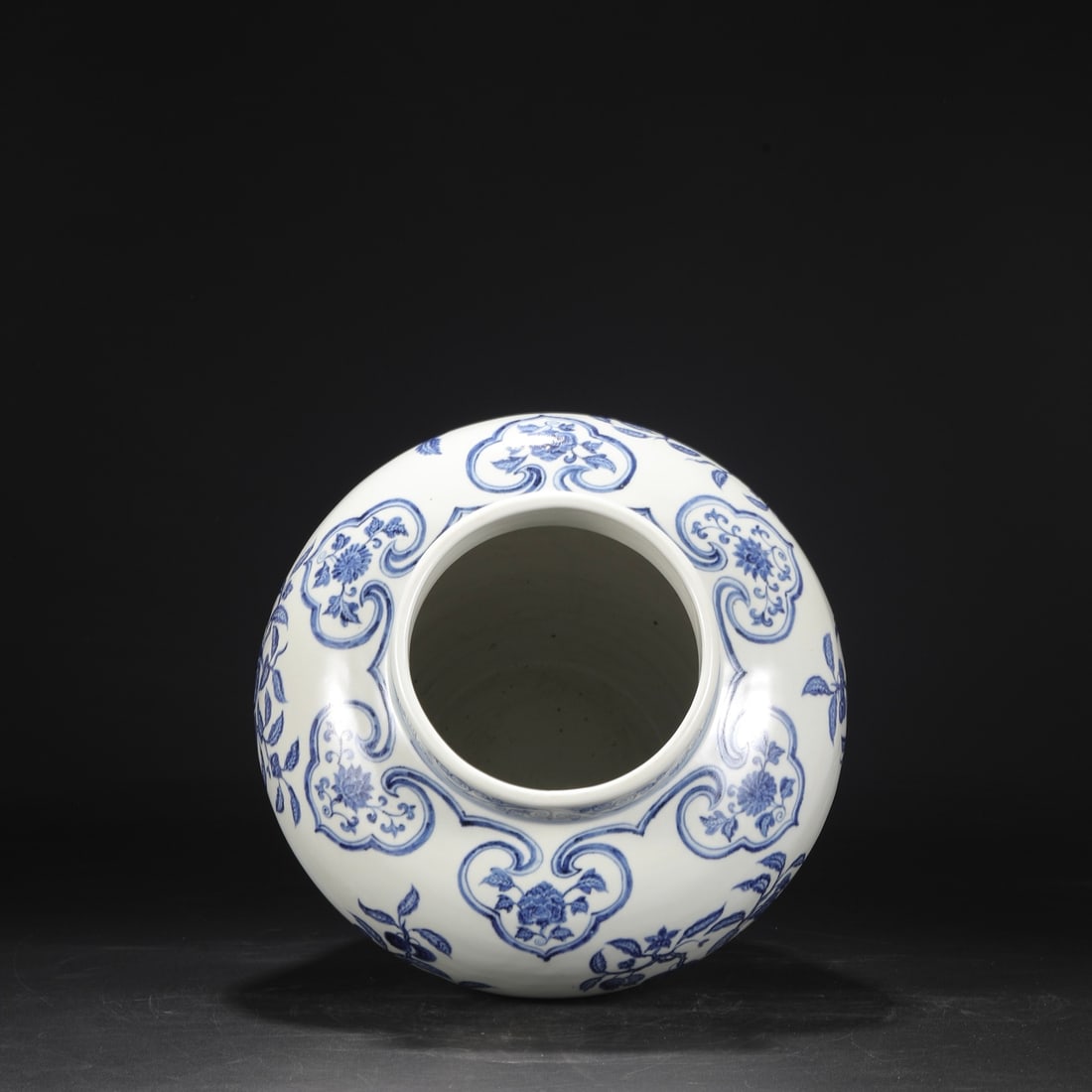 An Exquisite Blue and White Flower and Fruit Pattern Jar - 4
