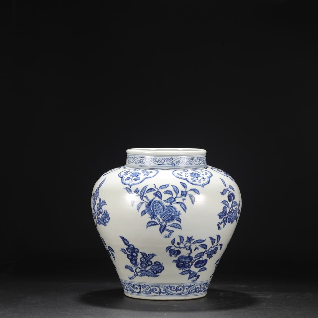 An Exquisite Blue and White Flower and Fruit Pattern Jar - 6