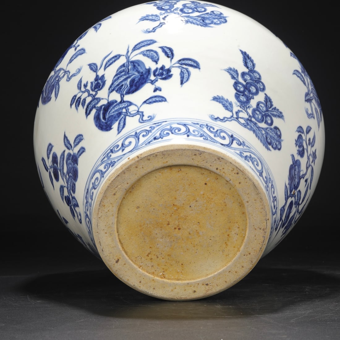 An Exquisite Blue and White Flower and Fruit Pattern Jar - 8