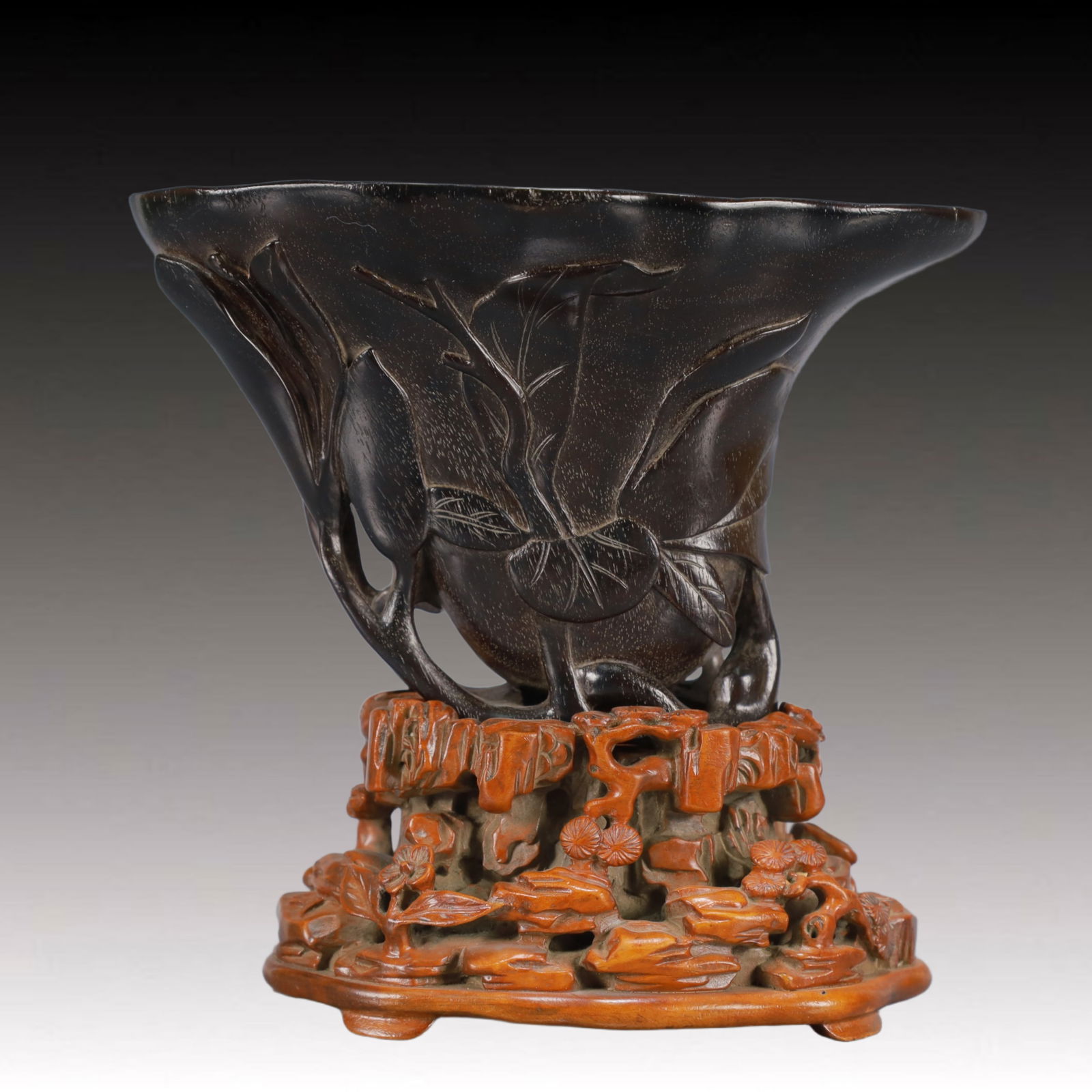 A Exquisite Zitanwood Cup: A Exquisite Zitanwood Cup Qing Dynasty, China ,Size:6.7inx4.1inx6.3in Weight:700g 紫檀木杯子 中国清代