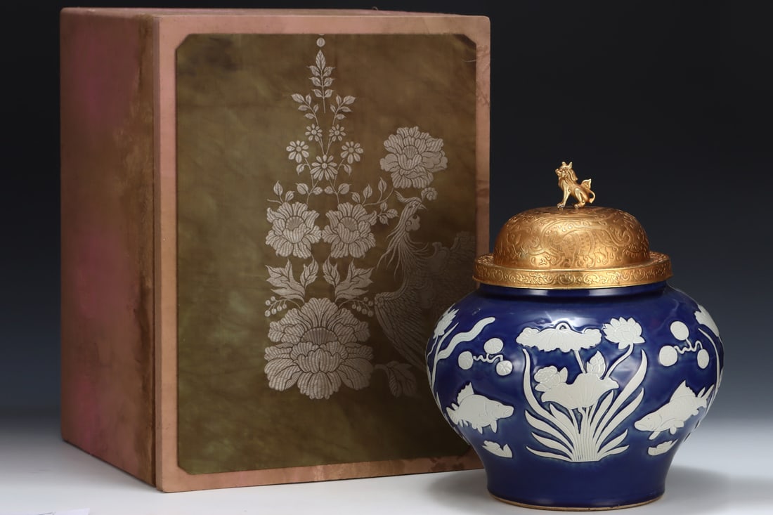 A Rare Ji Blue Glazed Hornwort Pattern Jar with Cover: A Rare Ji Blue Glazed Hornwort Pattern Jar with Cover,Yuan Dynasty,China,Size:15.2inx13.6in 霁蓝釉鱼藻纹盖罐,中国元代