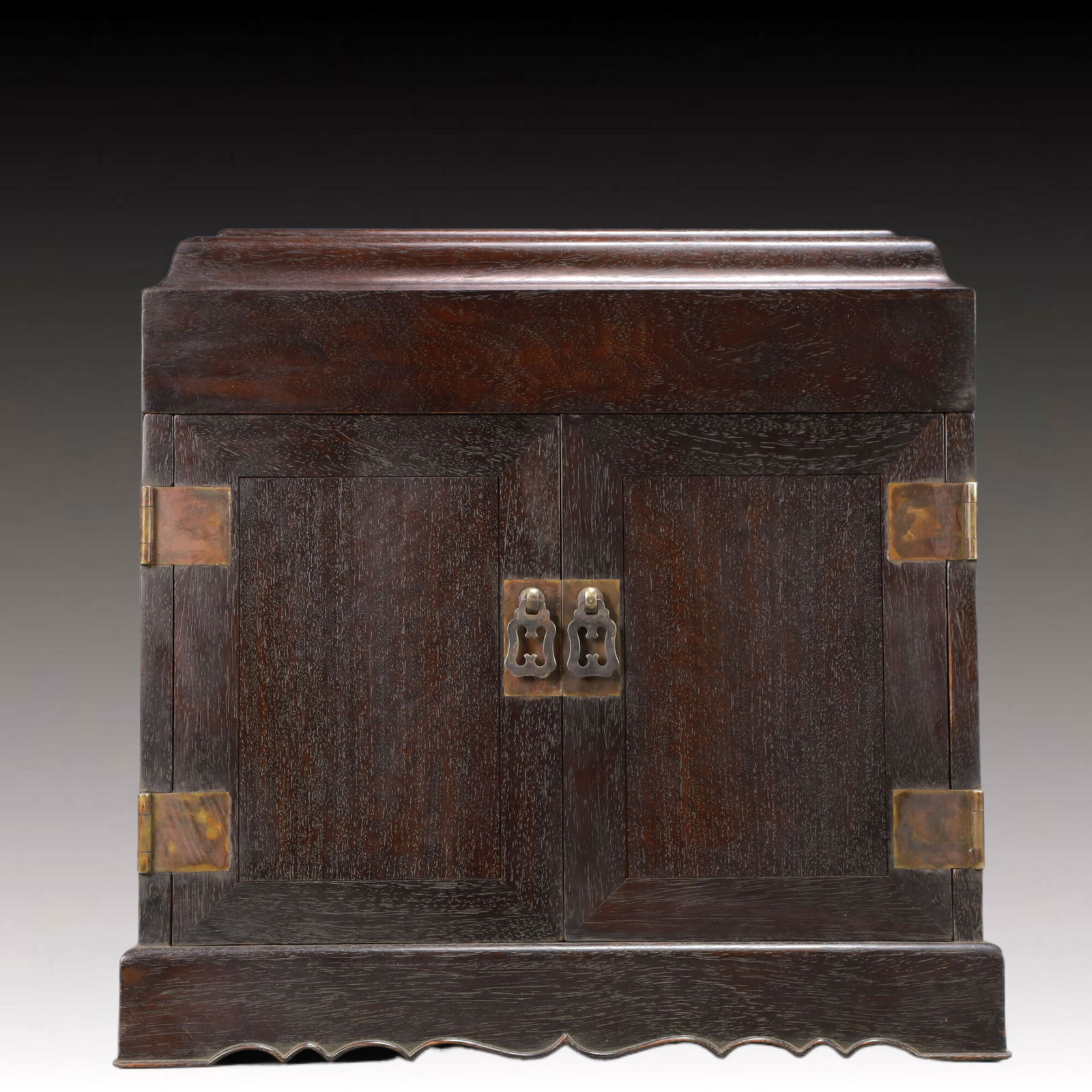An Exquisite Zitanwood Box (1 of 9)