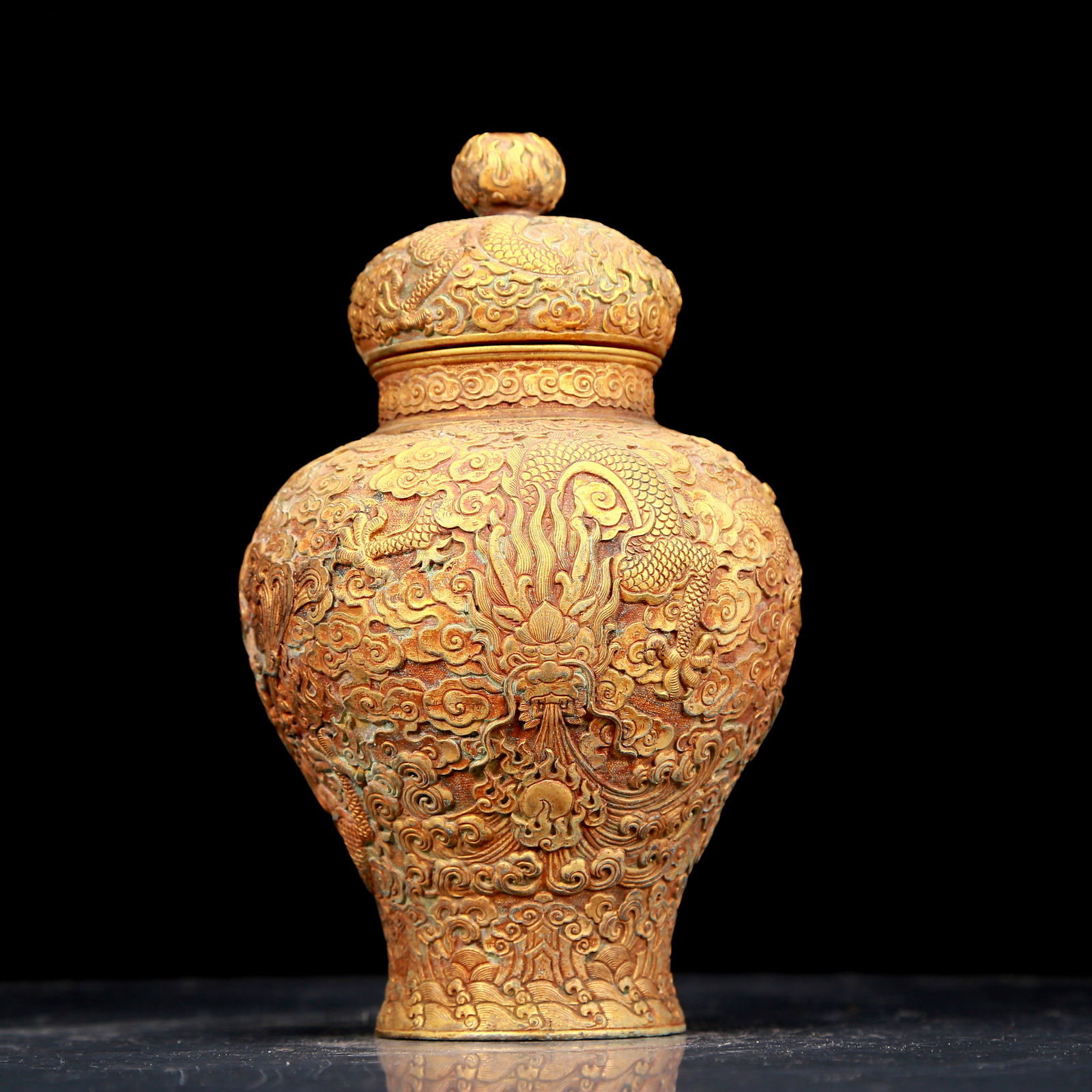 An exquisite gilt bronze vase with auspicious clouds and dragon pattern: An exquisite gilt bronze vase with auspicious clouds and dragon patterns, Qing Dynasty, China. The surface has been carefully carved, vividly demonstrating the superb skills of the craftsmen. It has i